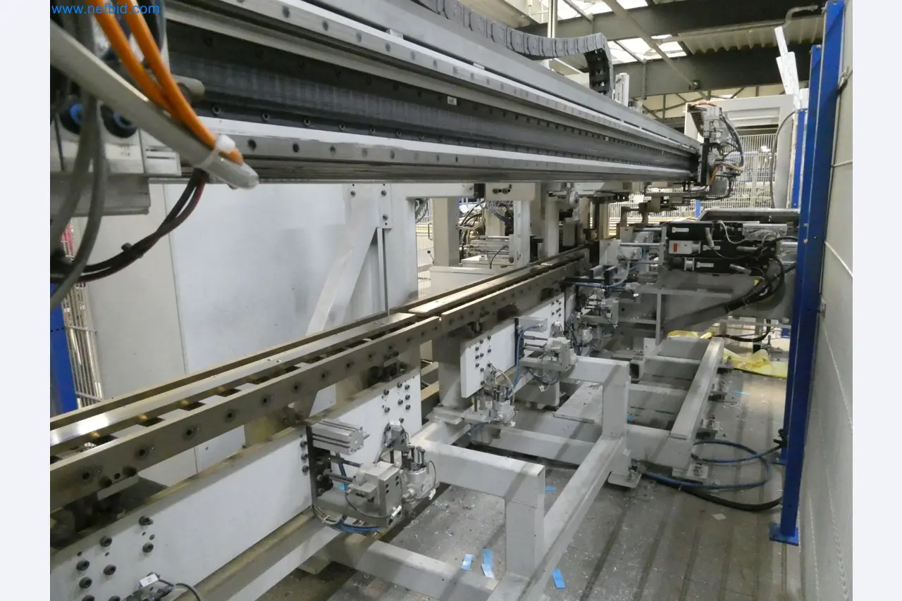Machines pour la fabrication de fenêtres et de portes en plastique-24