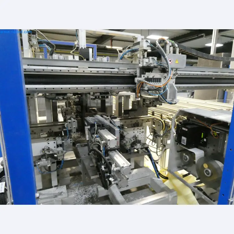 Machines pour la fabrication de fenêtres et de portes en plastique-25