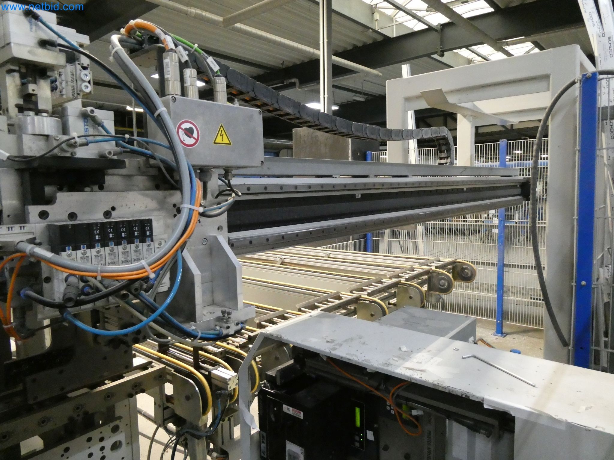 Machines pour la fabrication de fenêtres et de portes en plastique-27