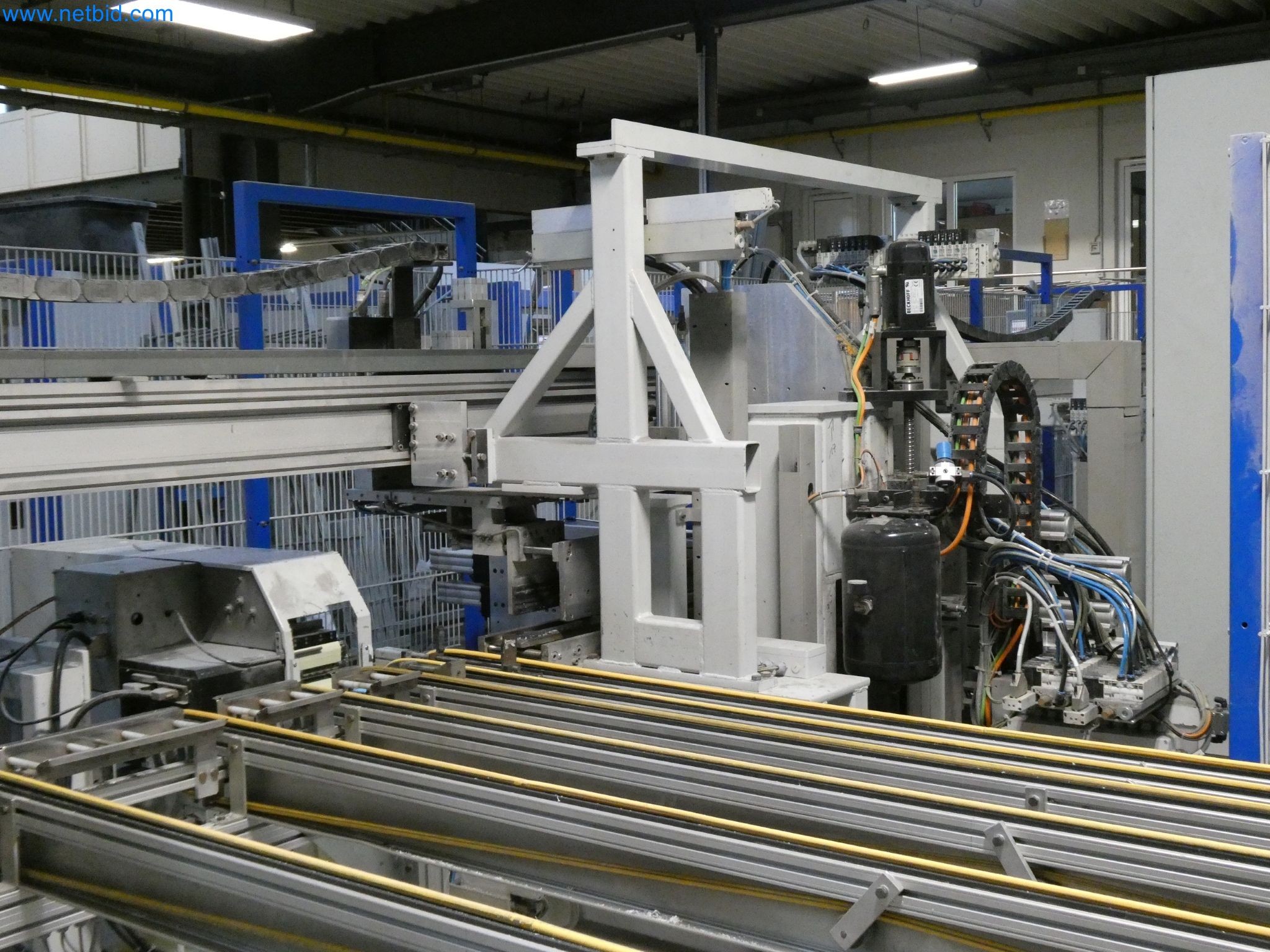 Machines pour la fabrication de fenêtres et de portes en plastique-28