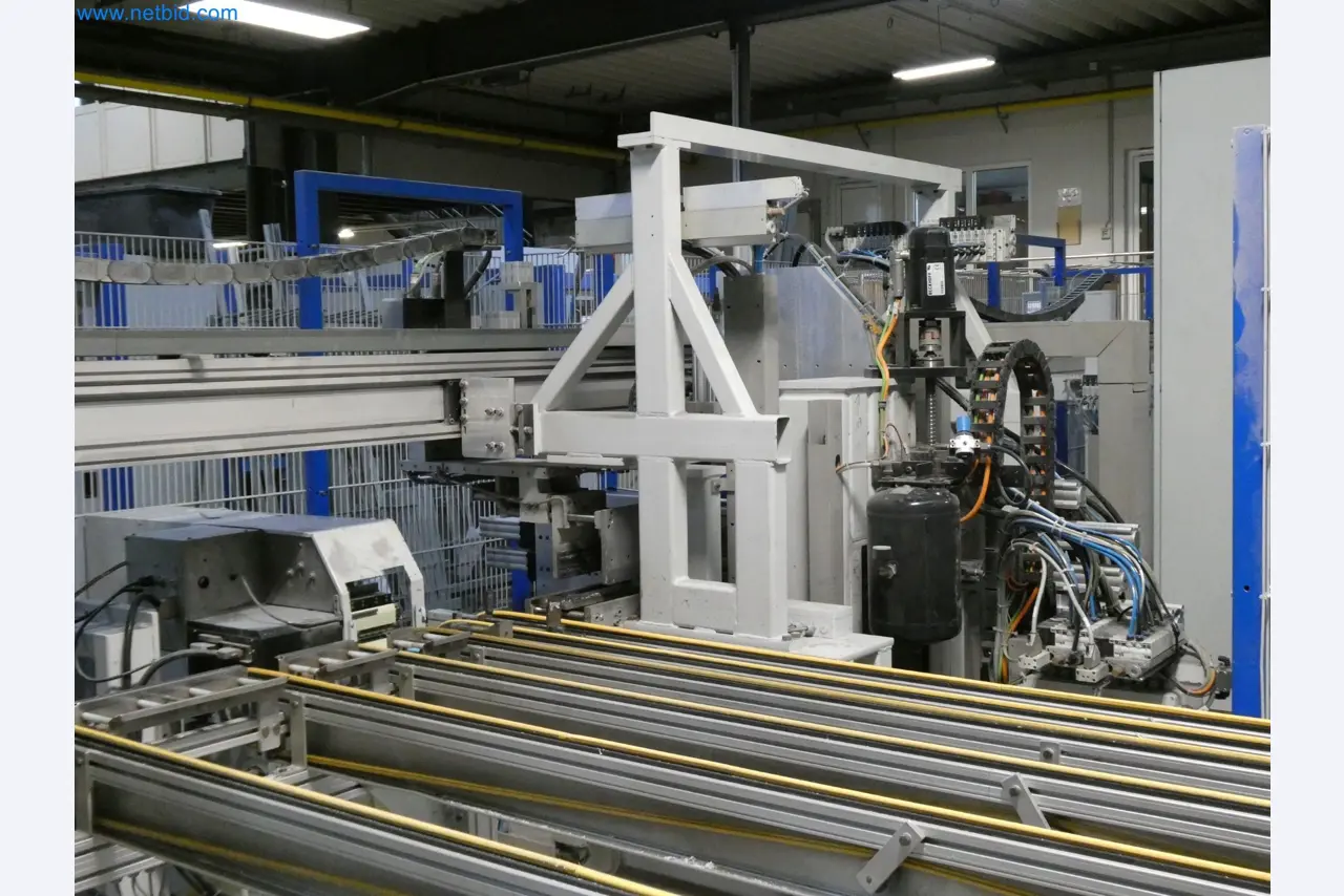 Machines pour la fabrication de fenêtres et de portes en plastique-28
