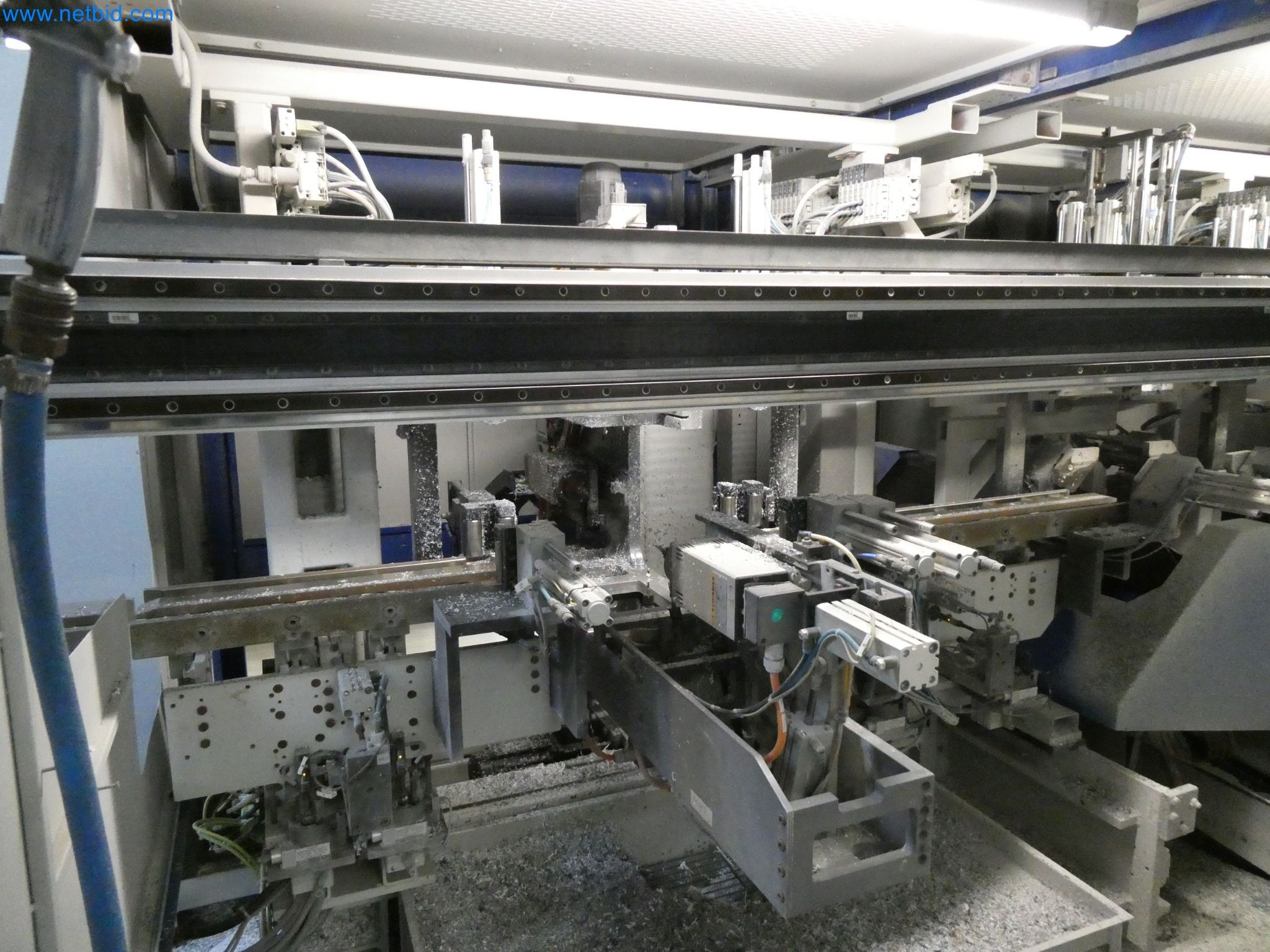 Machines pour la fabrication de fenêtres et de portes en plastique-4