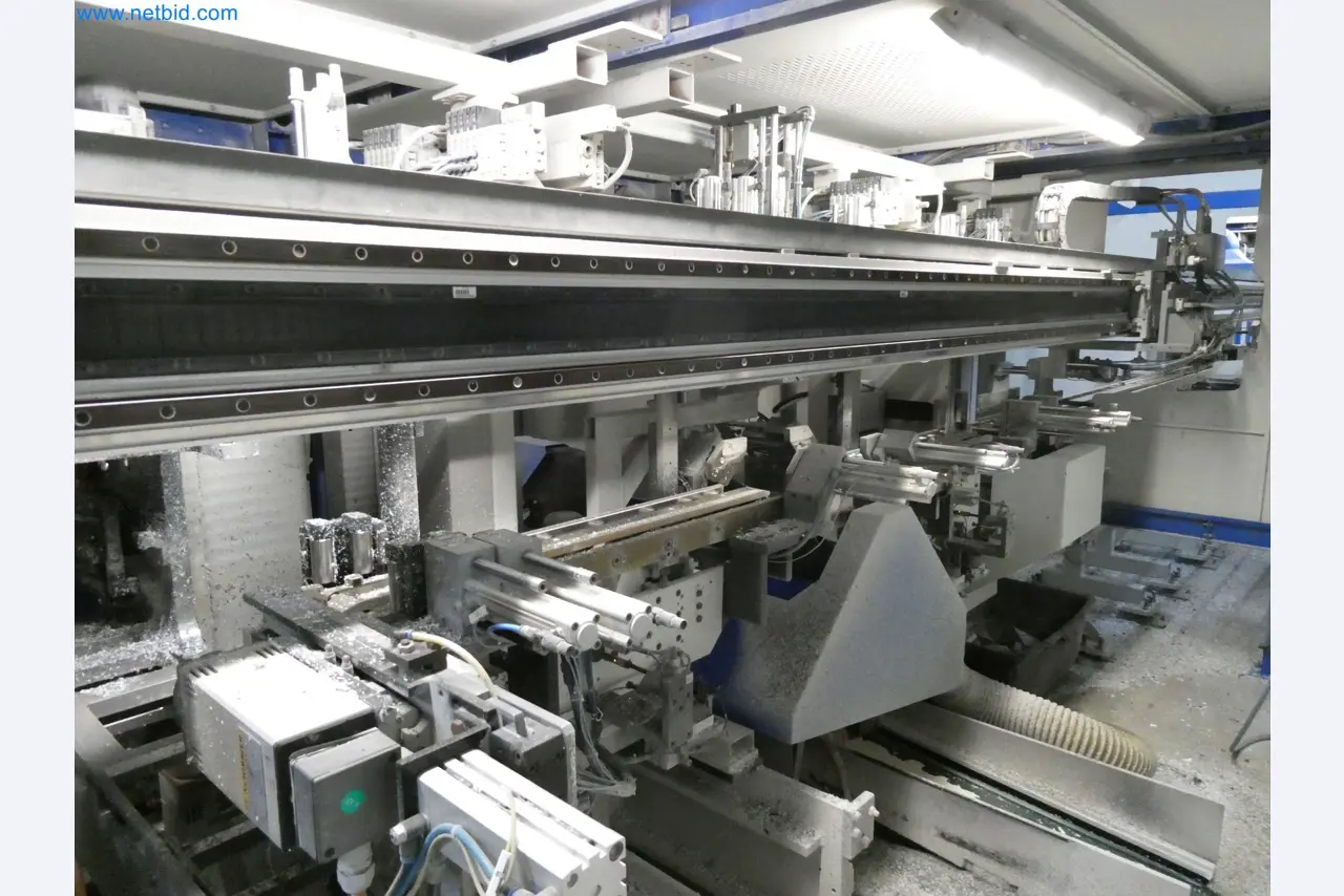 Machines pour la fabrication de fenêtres et de portes en plastique-5