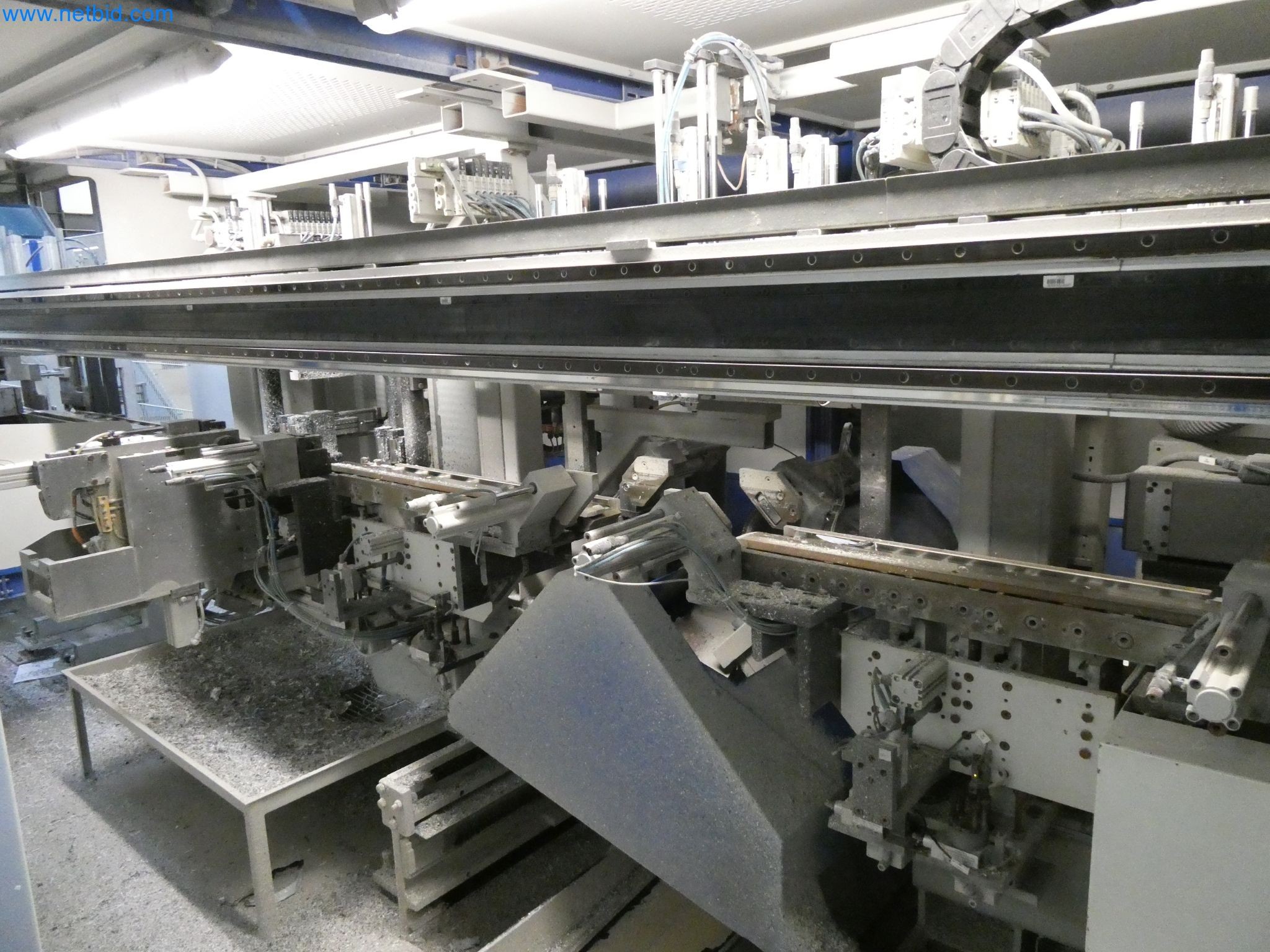 Machines pour la fabrication de fenêtres et de portes en plastique-6