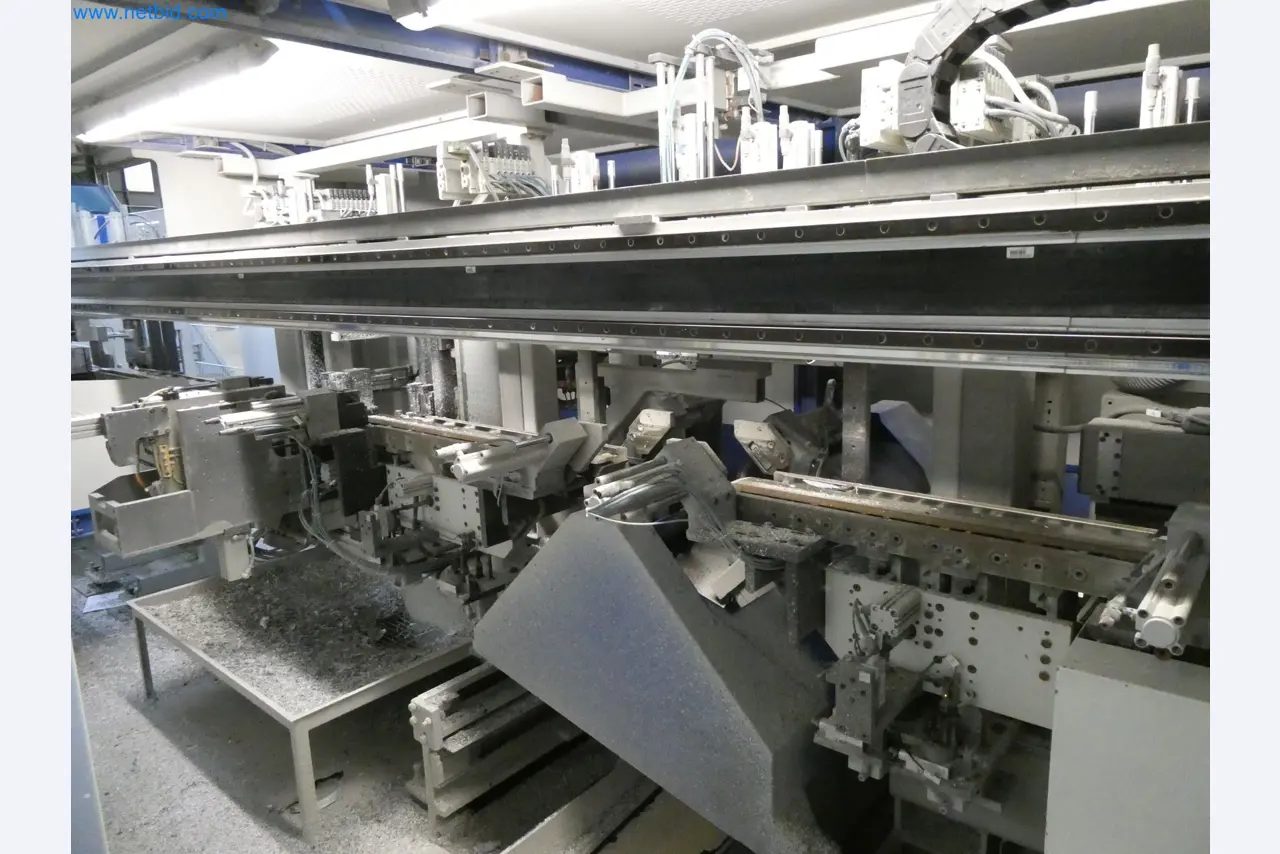 Machines pour la fabrication de fenêtres et de portes en plastique-6