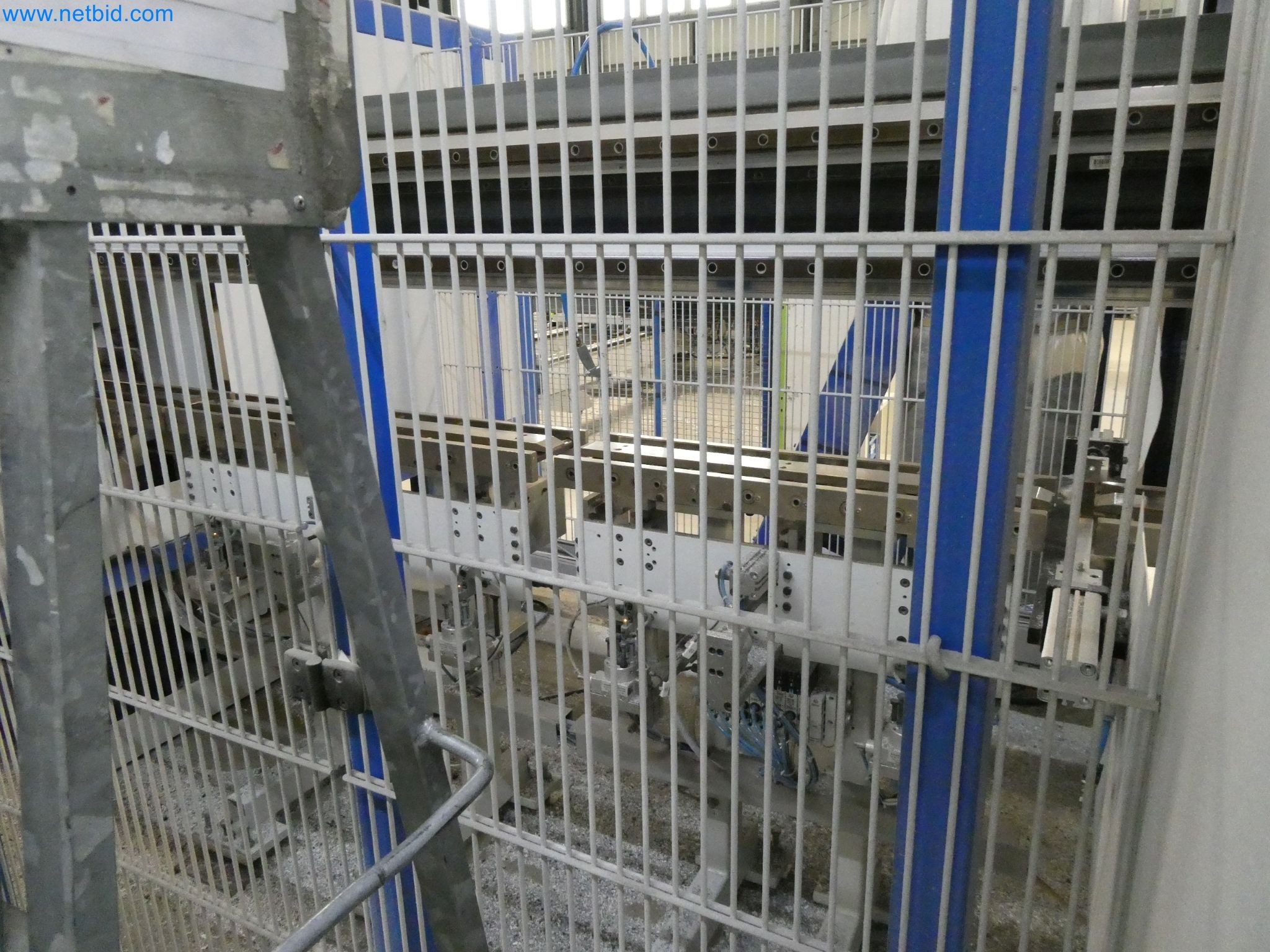 Machines pour la fabrication de fenêtres et de portes en plastique-7
