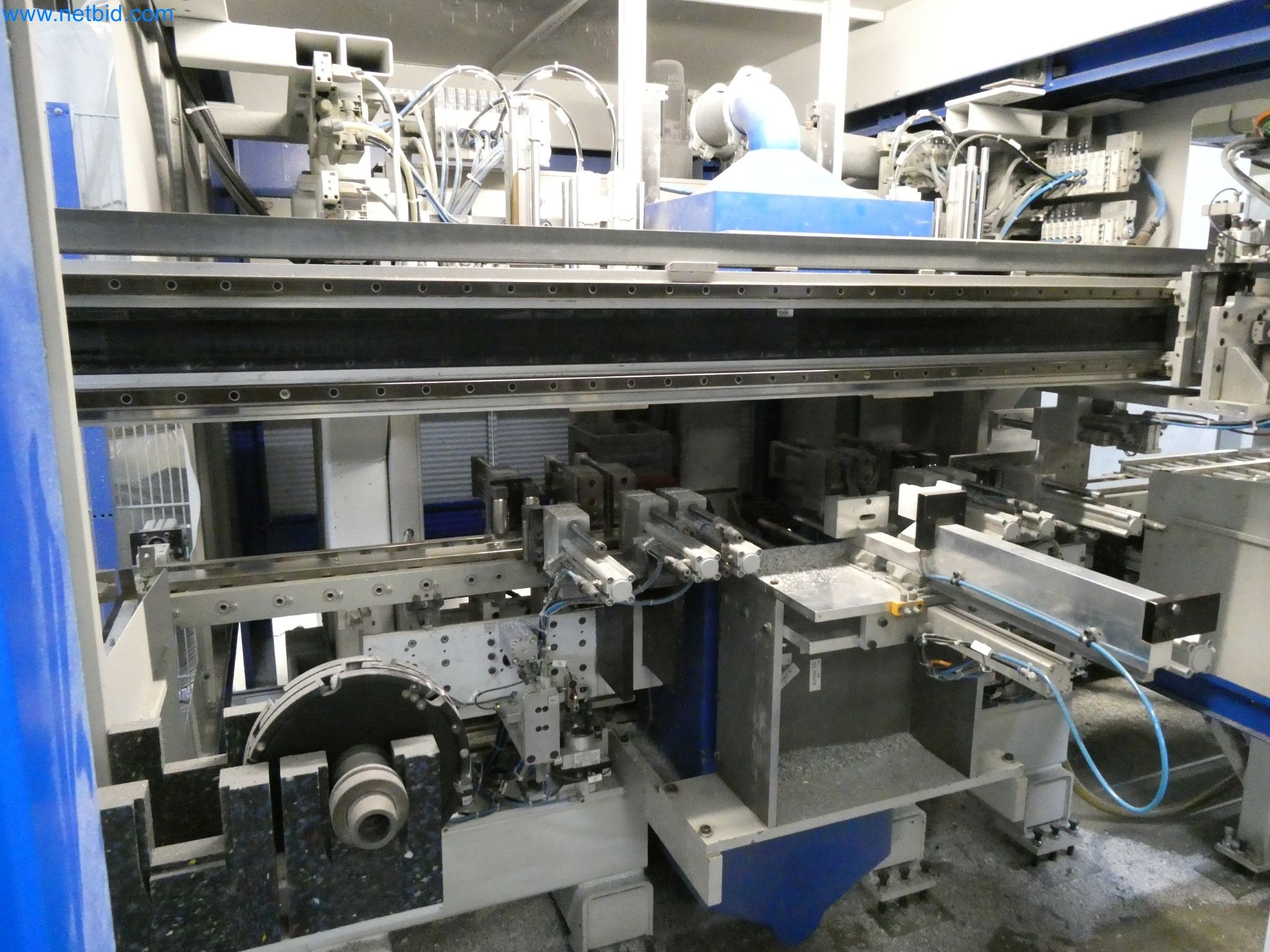 Machines pour la fabrication de fenêtres et de portes en plastique-9