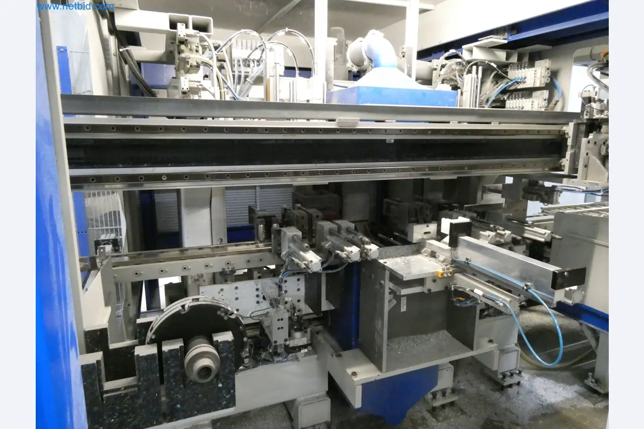 Machines pour la fabrication de fenêtres et de portes en plastique-9