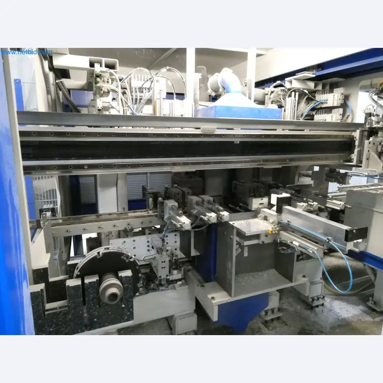 Machines pour la fabrication de fenêtres et de portes en plastique-9