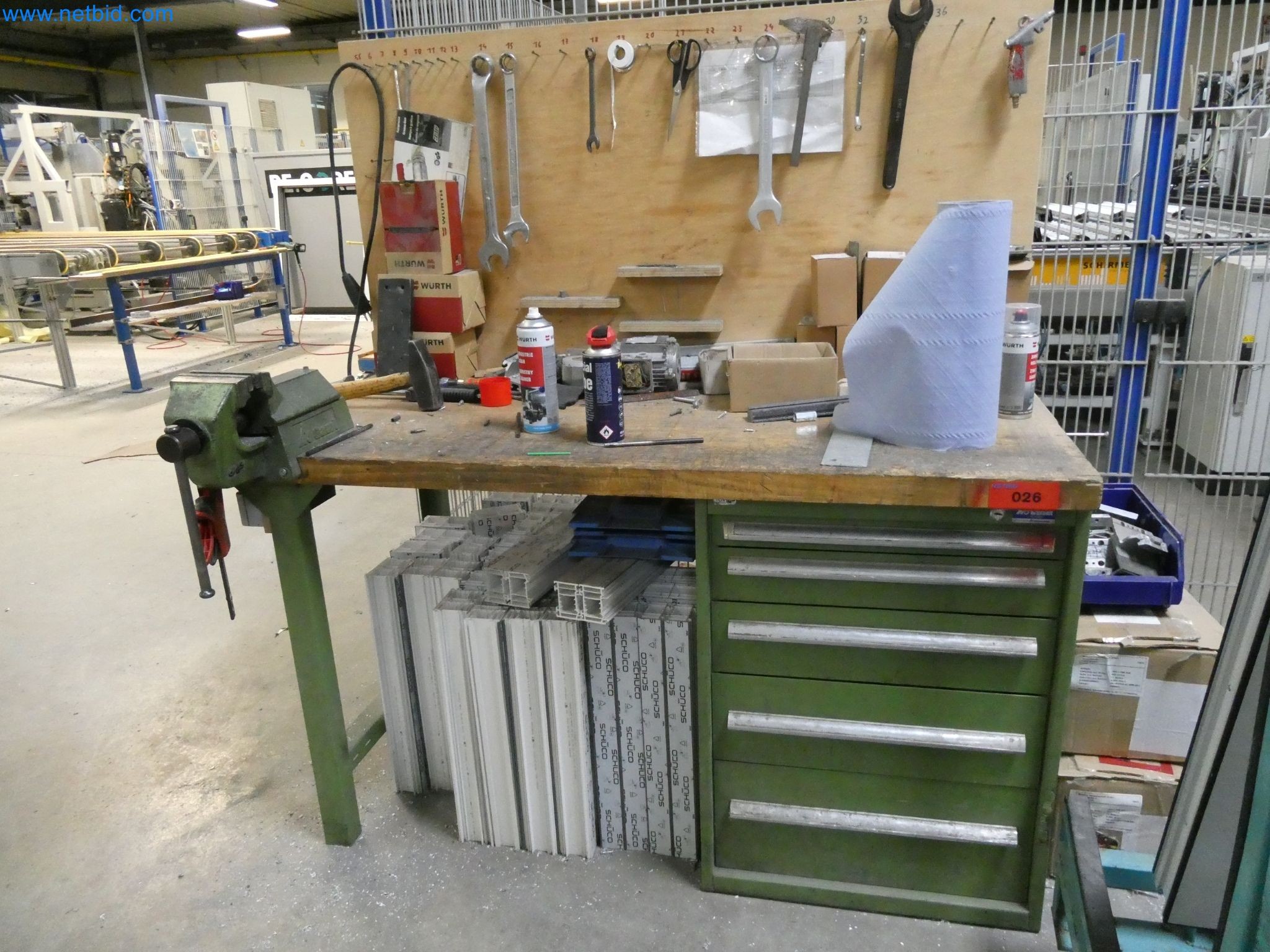 Machines pour la fabrication de fenêtres et de portes en plastique-1