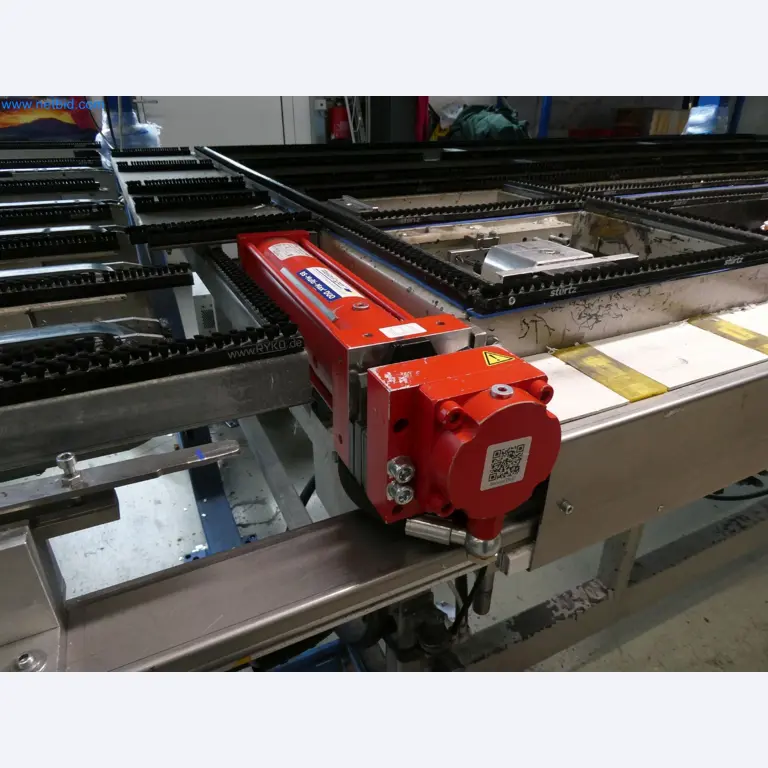 Machines pour la fabrication de fenêtres et de portes en plastique-13