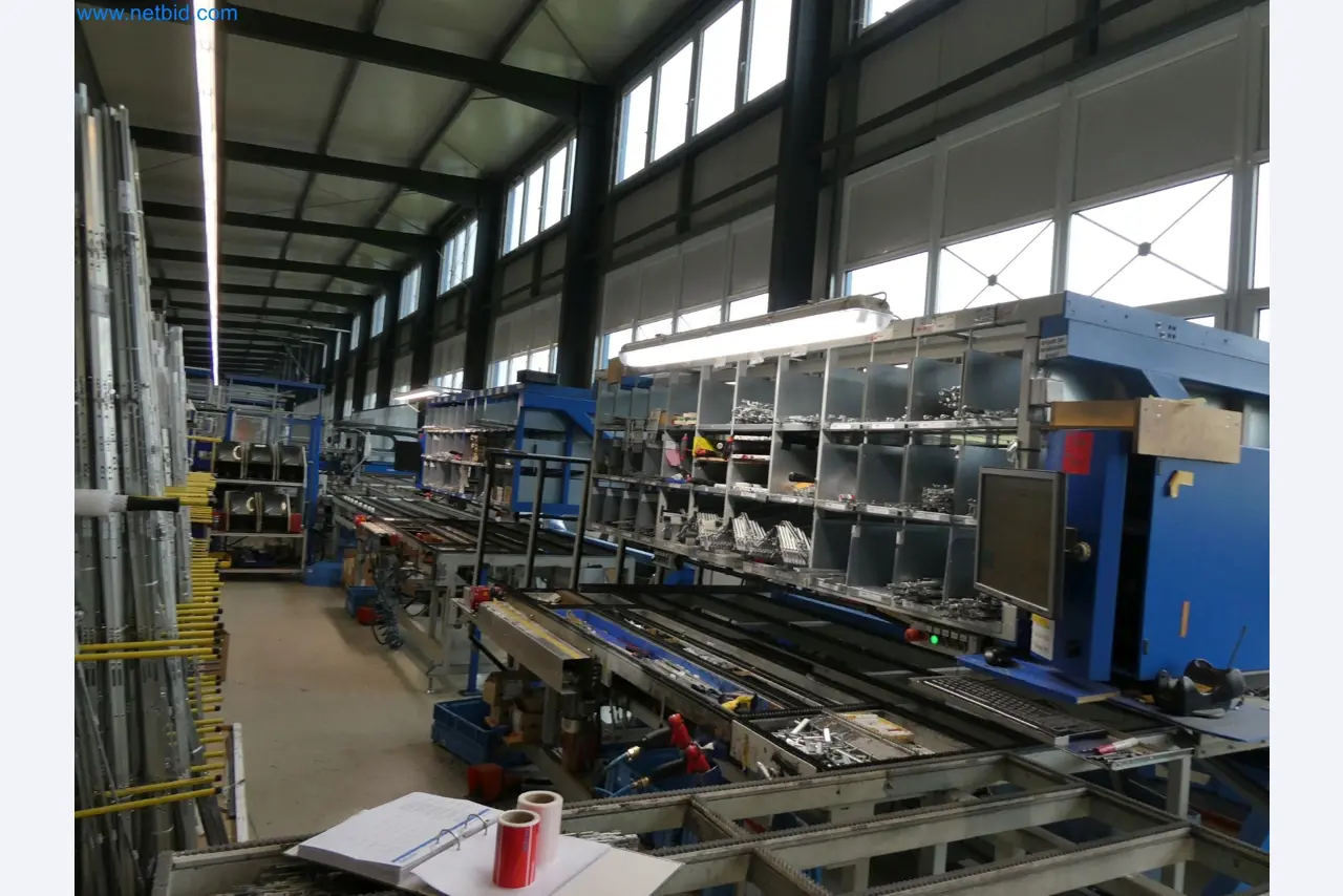 Machines pour la fabrication de fenêtres et de portes en plastique-1