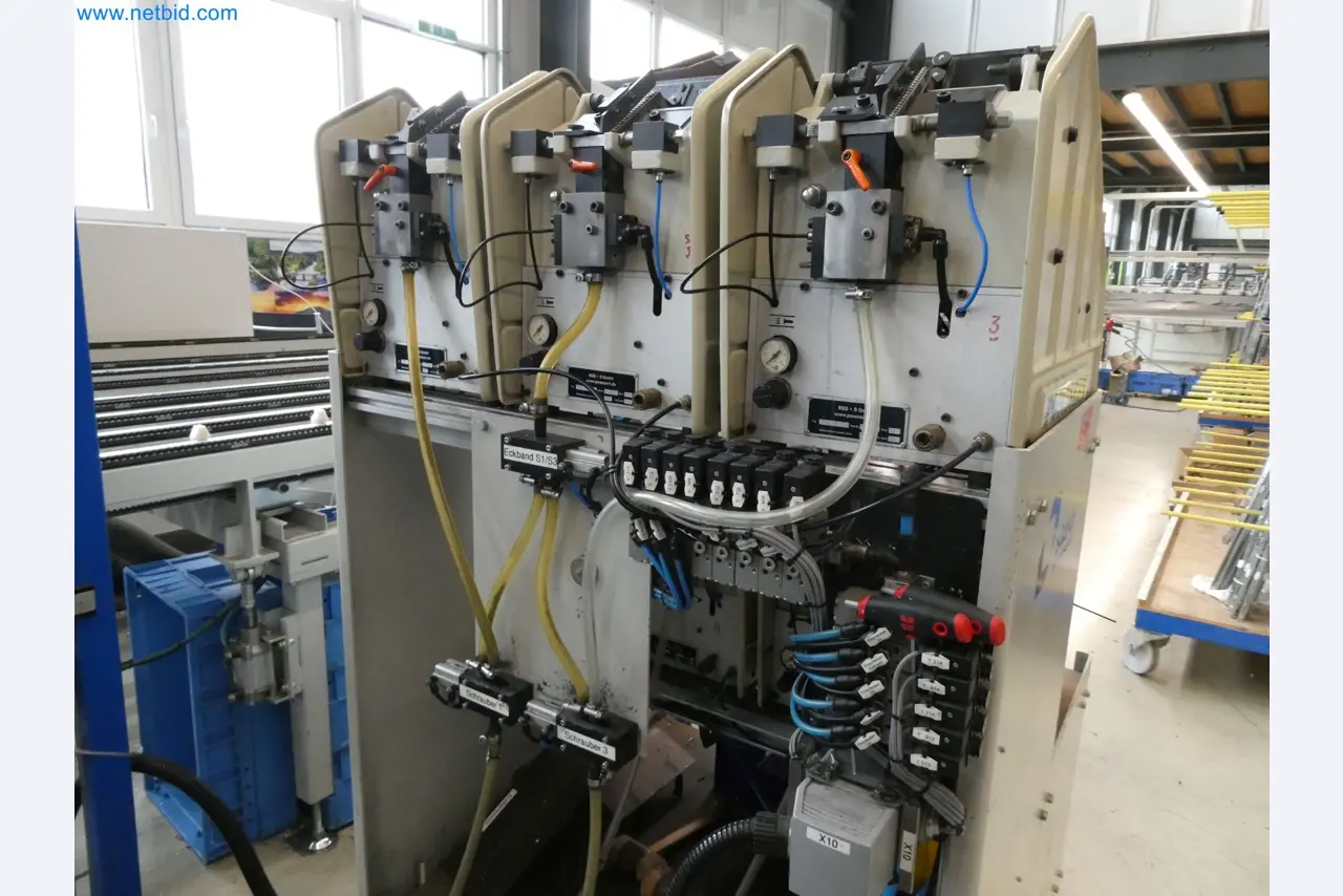 Machines pour la fabrication de fenêtres et de portes en plastique-24