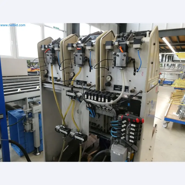 Machines pour la fabrication de fenêtres et de portes en plastique-24