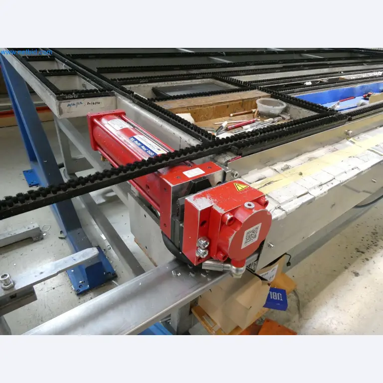 Machines pour la fabrication de fenêtres et de portes en plastique-7