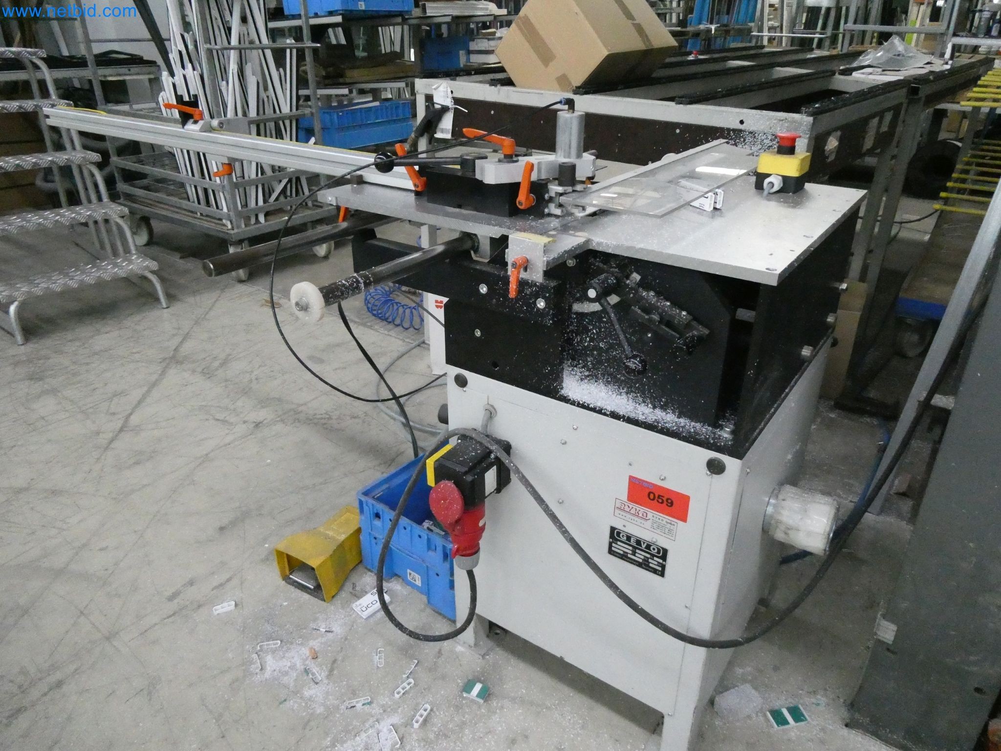 Máquinas para la fabricación de ventanas y puertas de plástico-4