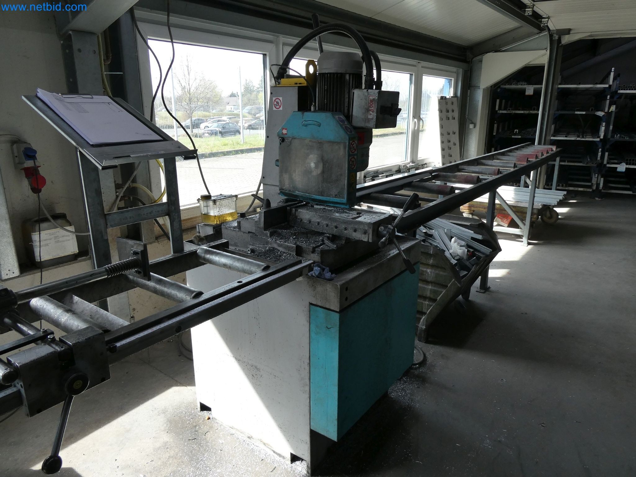 Machines pour la fabrication de fenêtres et de portes en plastique-1