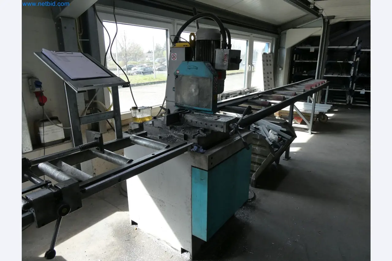 Machines pour la fabrication de fenêtres et de portes en plastique-1