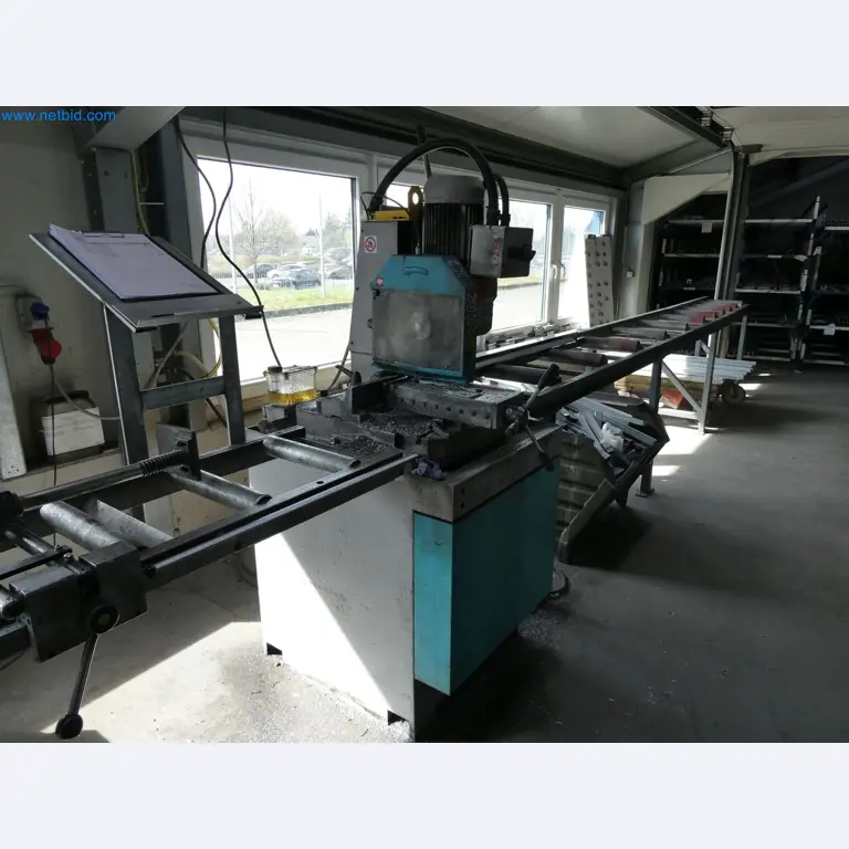 Machines pour la fabrication de fenêtres et de portes en plastique-1