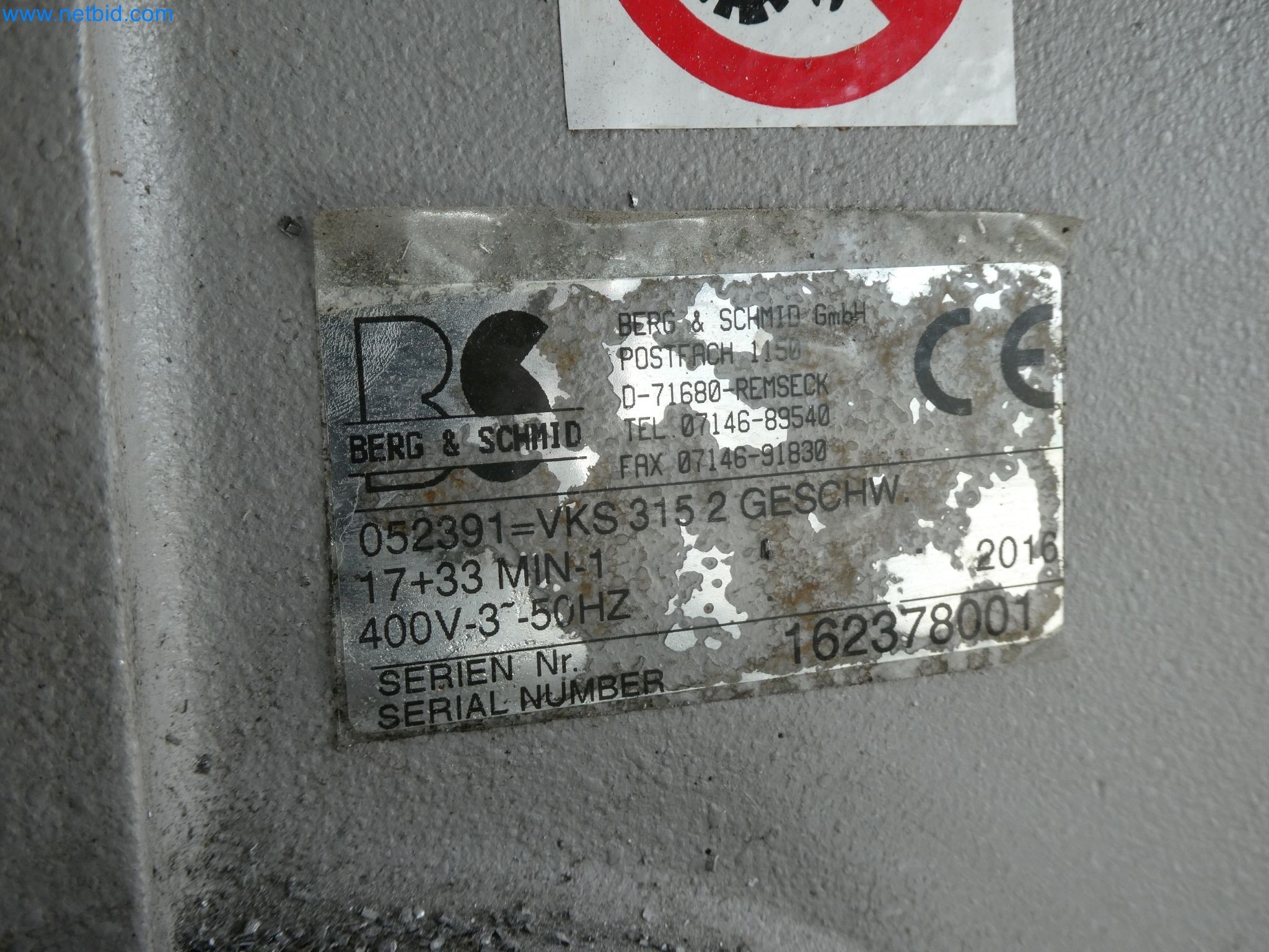 Machines pour la fabrication de fenêtres et de portes en plastique-2