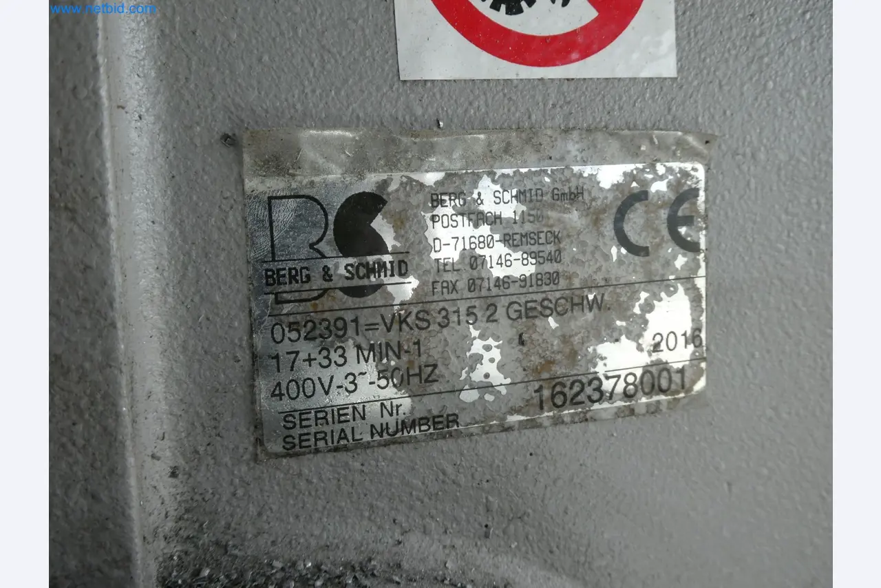 Machines pour la fabrication de fenêtres et de portes en plastique-2