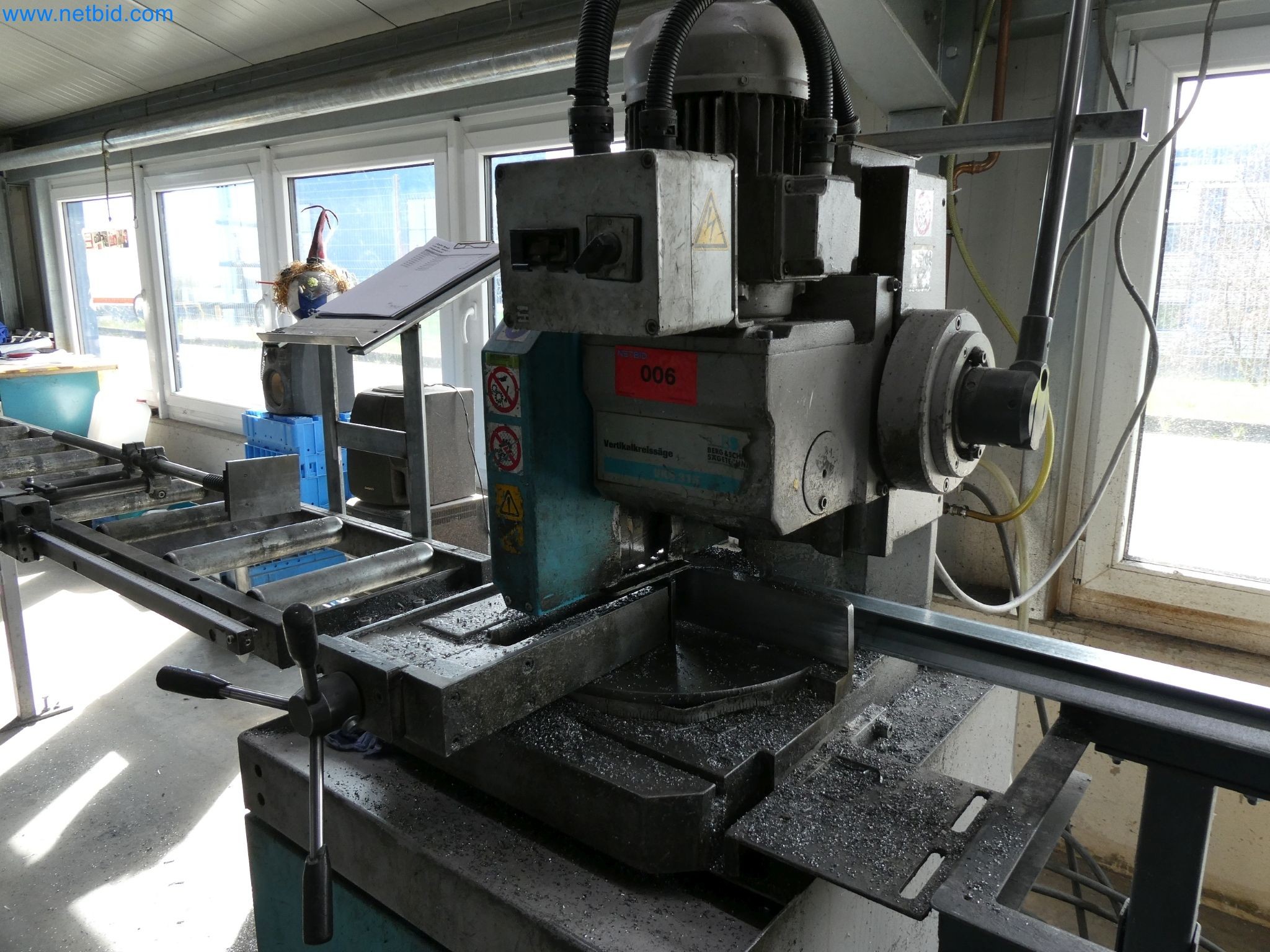 Machines pour la fabrication de fenêtres et de portes en plastique-3