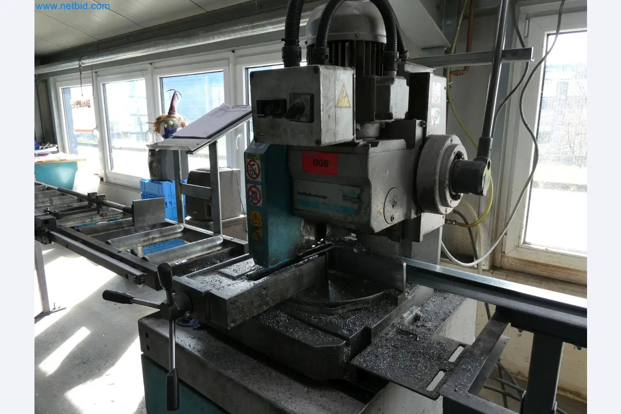 Machines pour la fabrication de fenêtres et de portes en plastique-3