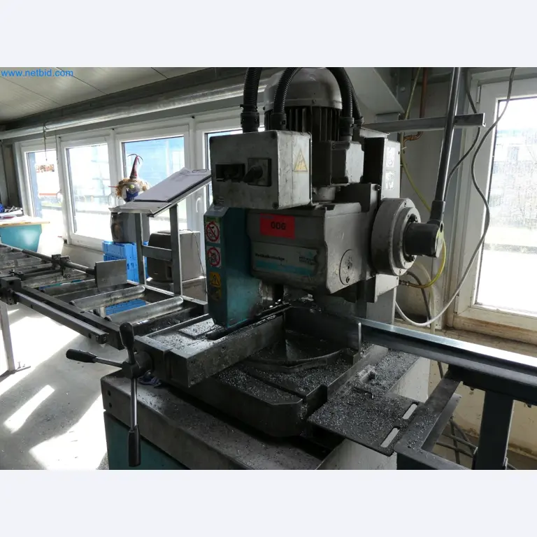 Machines pour la fabrication de fenêtres et de portes en plastique-3