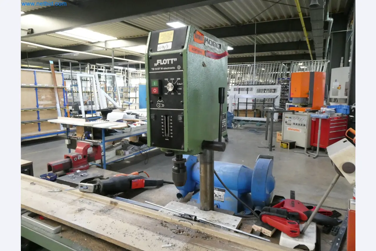 Máquinas para la fabricación de ventanas y puertas de plástico-6