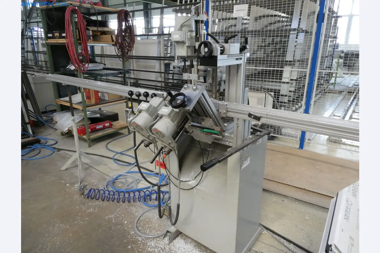 Máquinas para la fabricación de ventanas y puertas de plástico-1