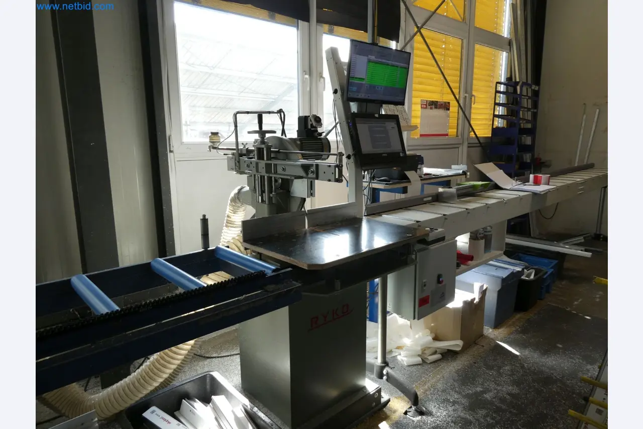 Máquinas para la fabricación de ventanas y puertas de plástico-1