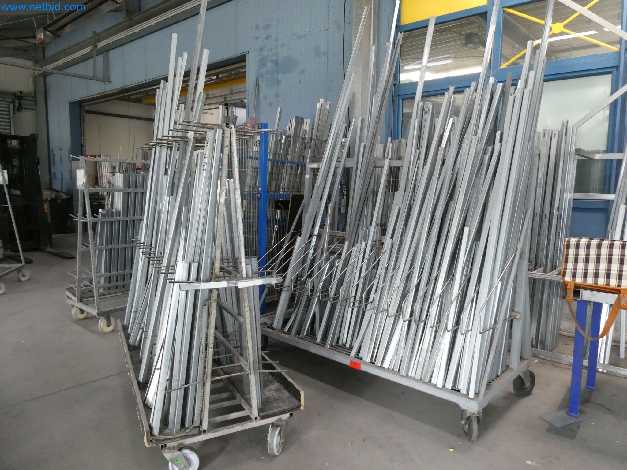 Machines pour la fabrication de fenêtres et de portes en plastique-1