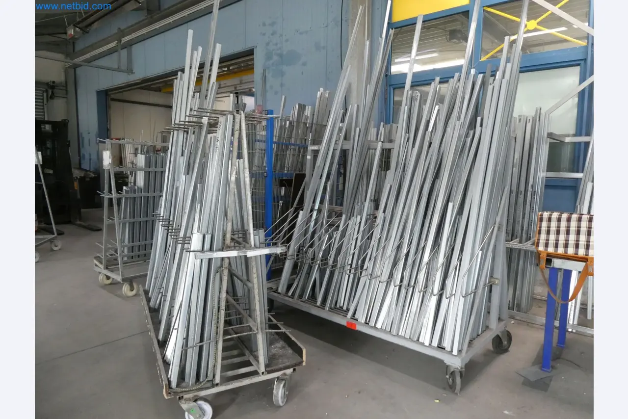 Machines pour la fabrication de fenêtres et de portes en plastique-1