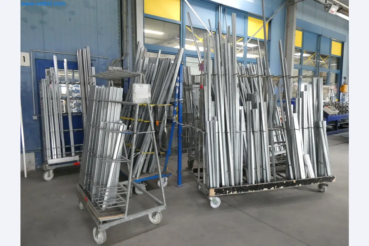 Machines pour la fabrication de fenêtres et de portes en plastique-2