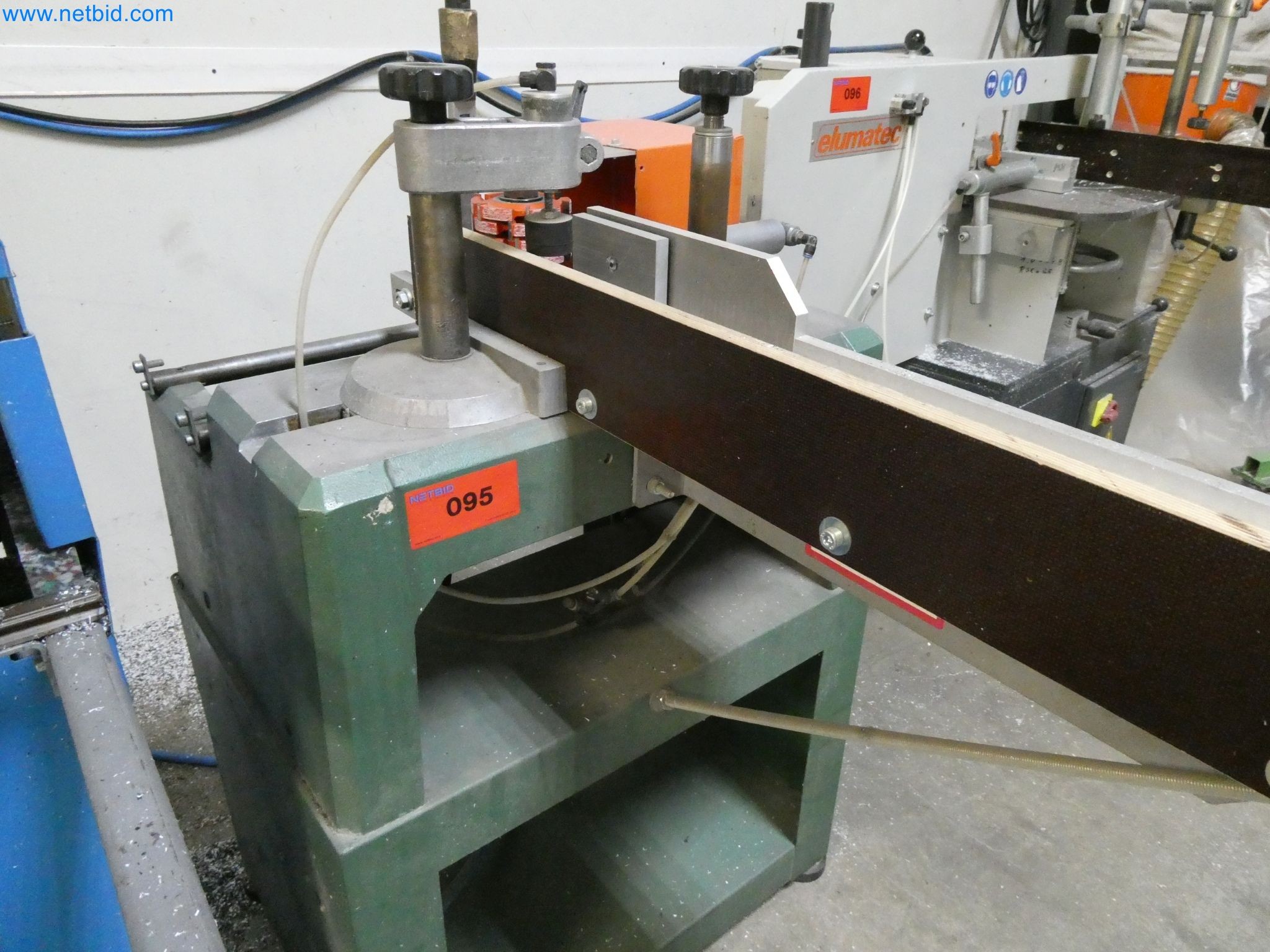 Máquinas para la fabricación de ventanas y puertas de plástico-4