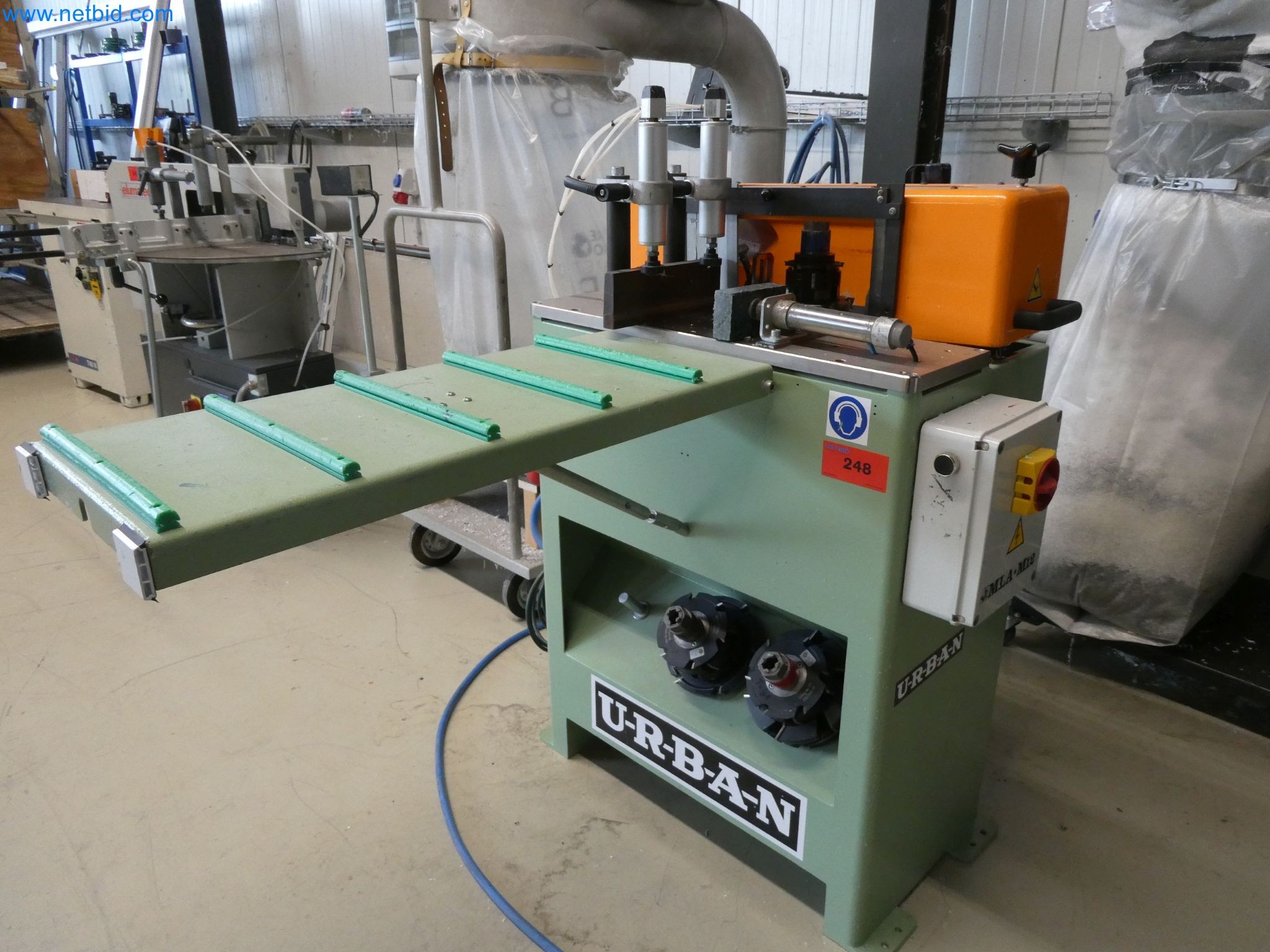 Máquinas para la fabricación de ventanas y puertas de plástico-1