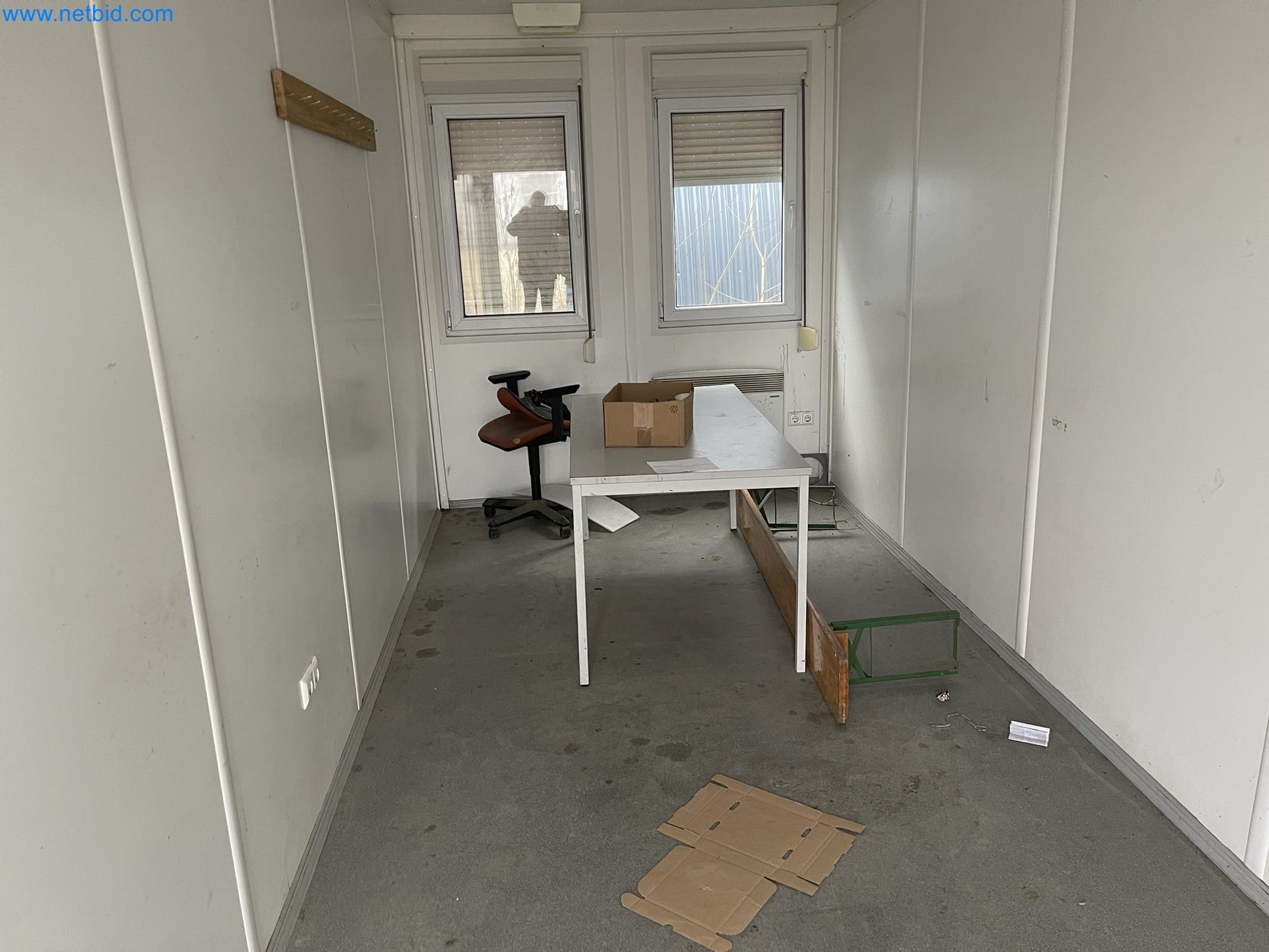 Crew and sea containers-4