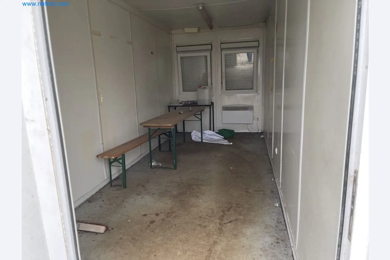 Crew and sea containers-3