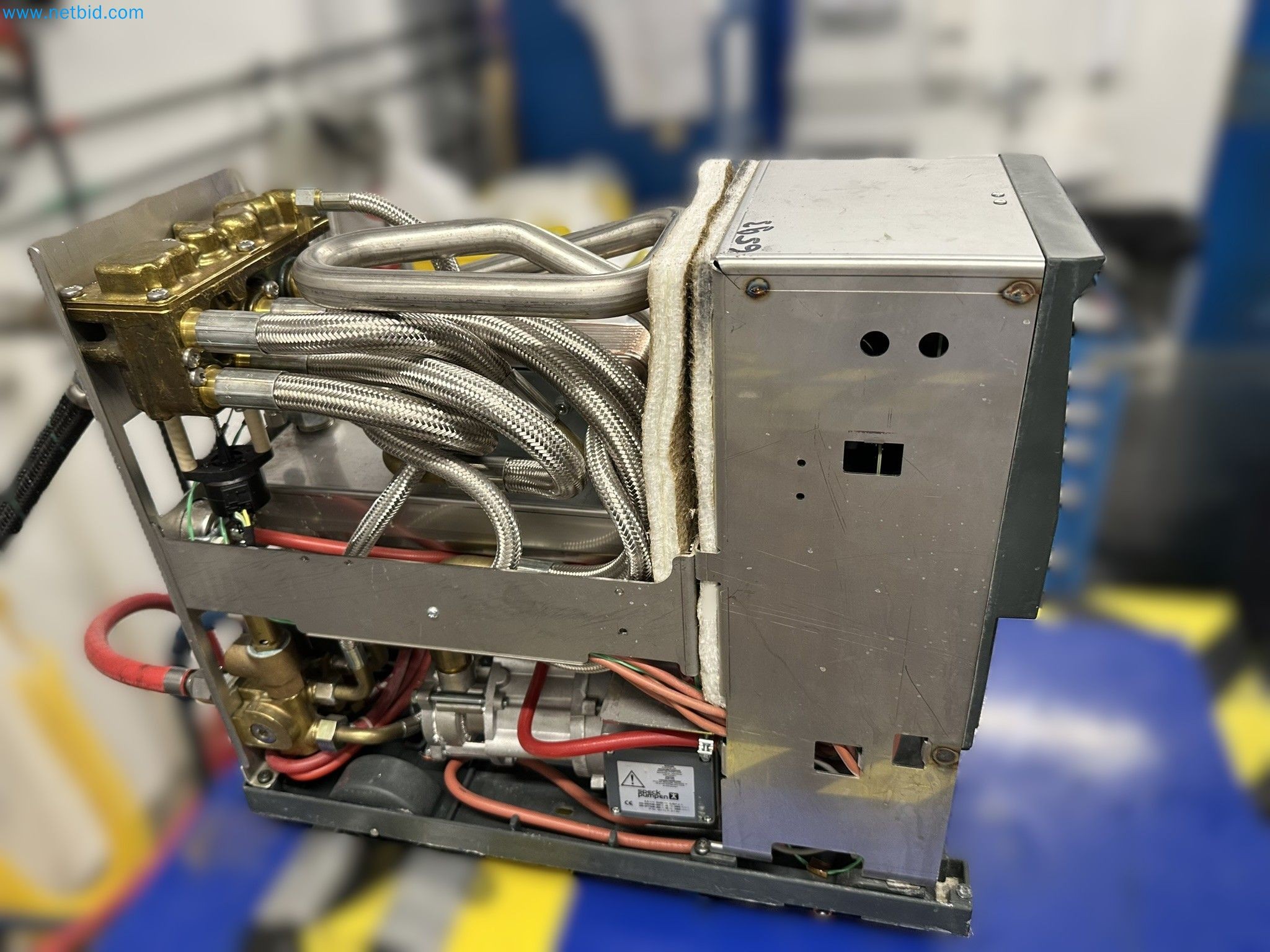 Well-maintained injection molding machines from Swiss production-4