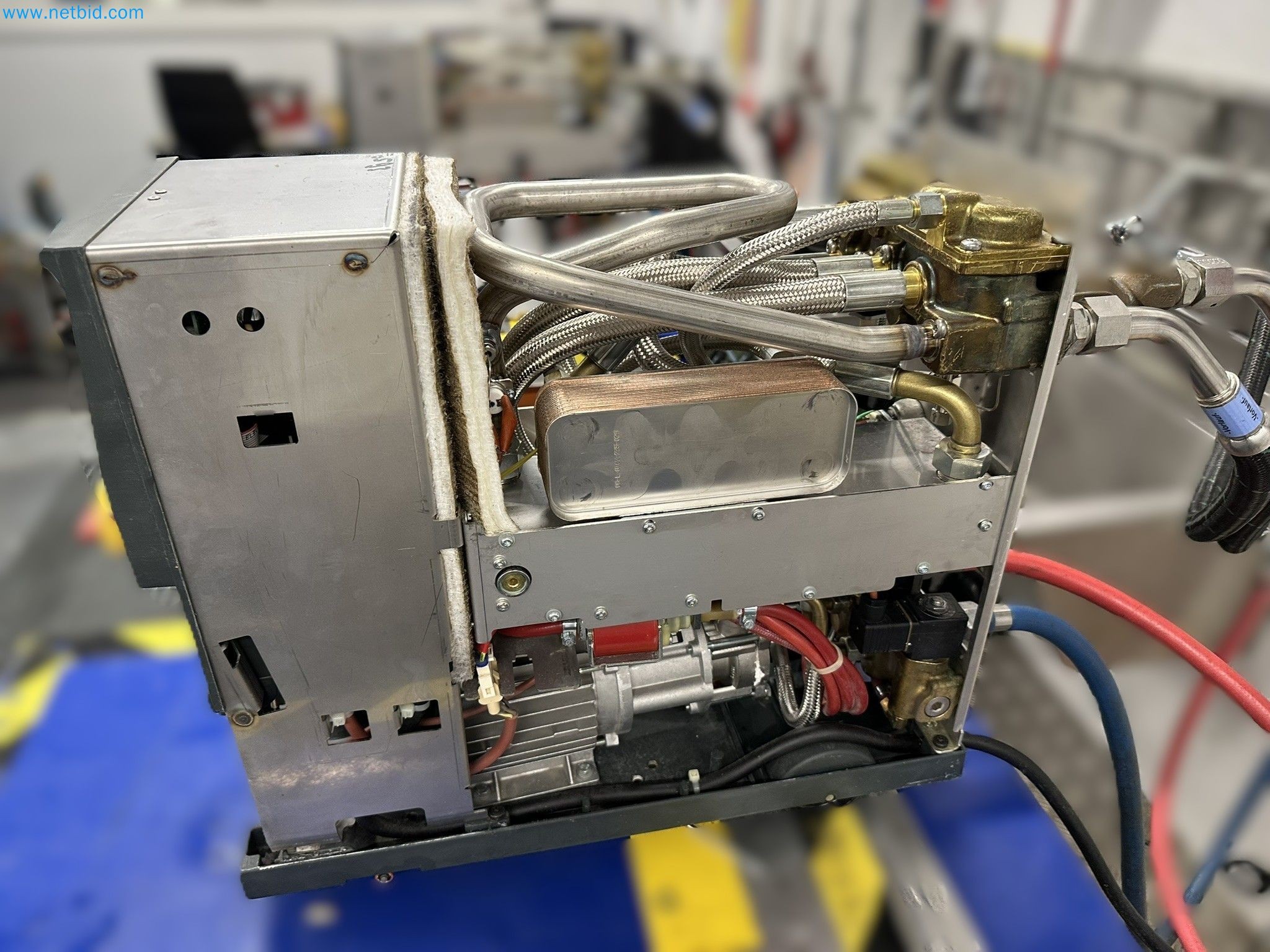 Well-maintained injection molding machines from Swiss production-5