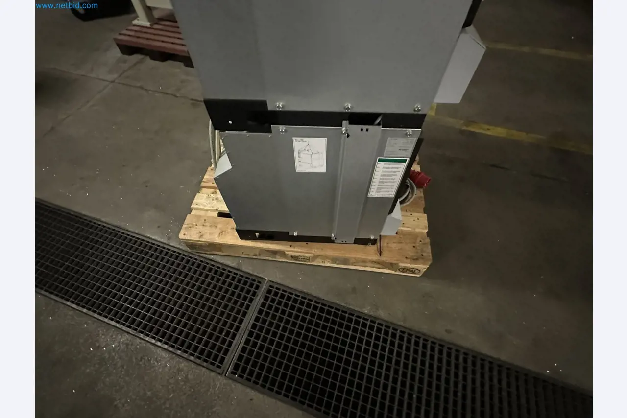 Well-maintained injection molding machines from Swiss production-11