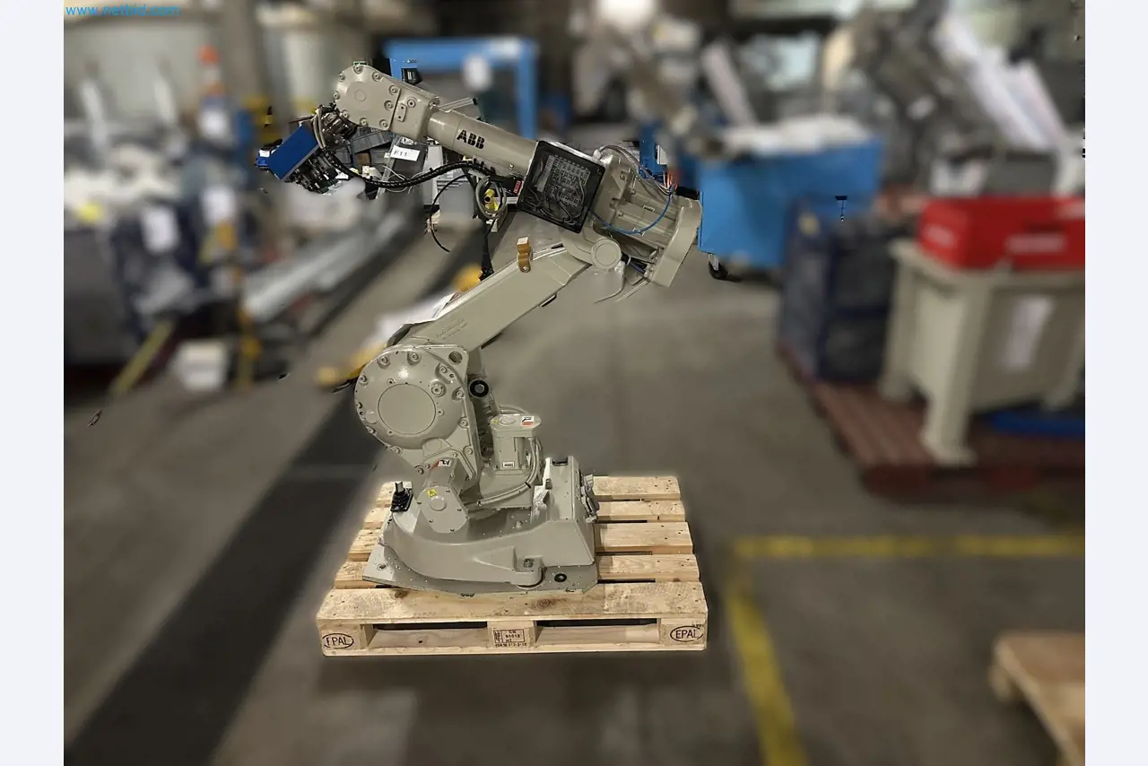 Well-maintained injection molding machines from Swiss production-1