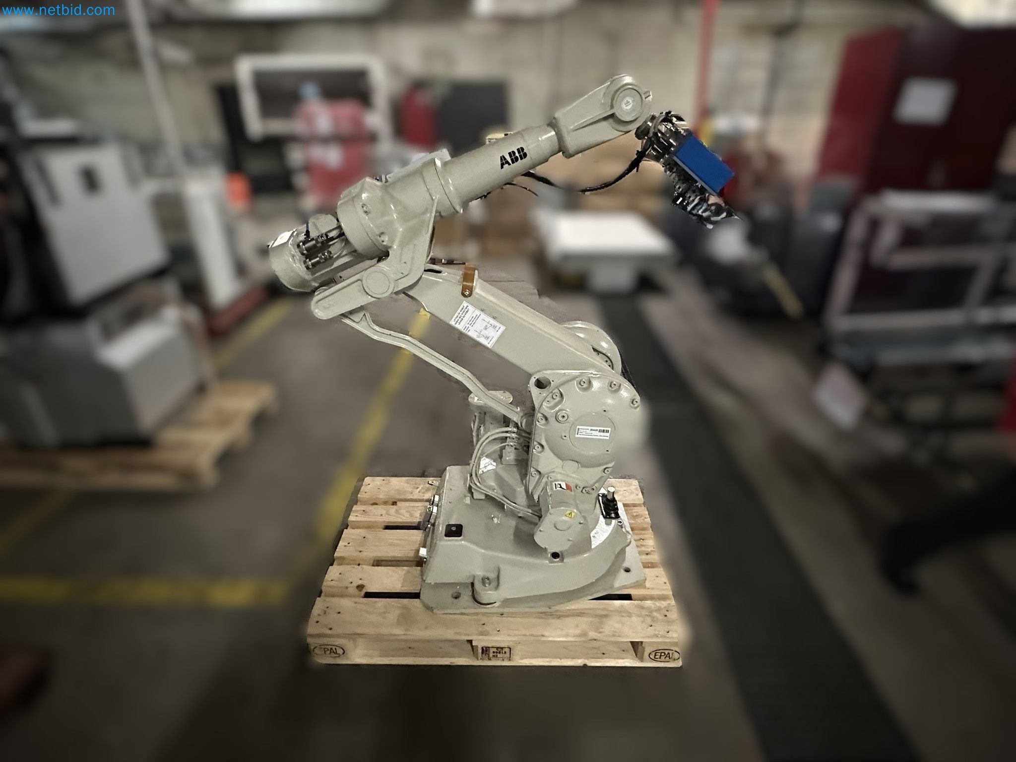 Well-maintained injection molding machines from Swiss production-2