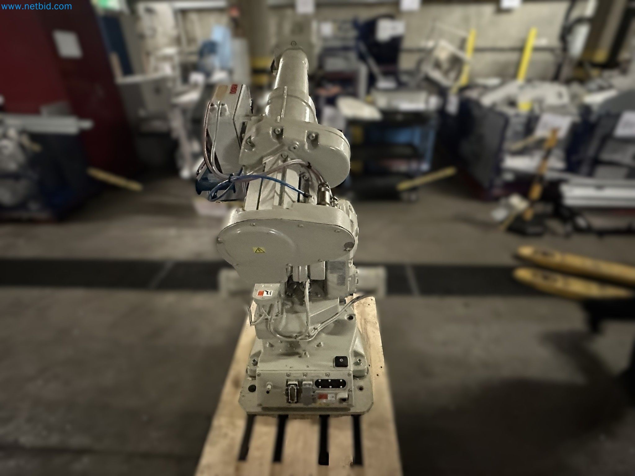 Well-maintained injection molding machines from Swiss production-4