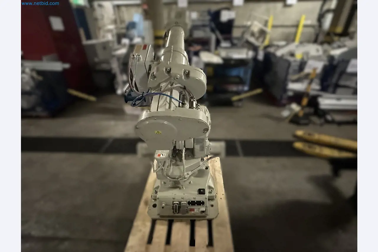 Well-maintained injection molding machines from Swiss production-4