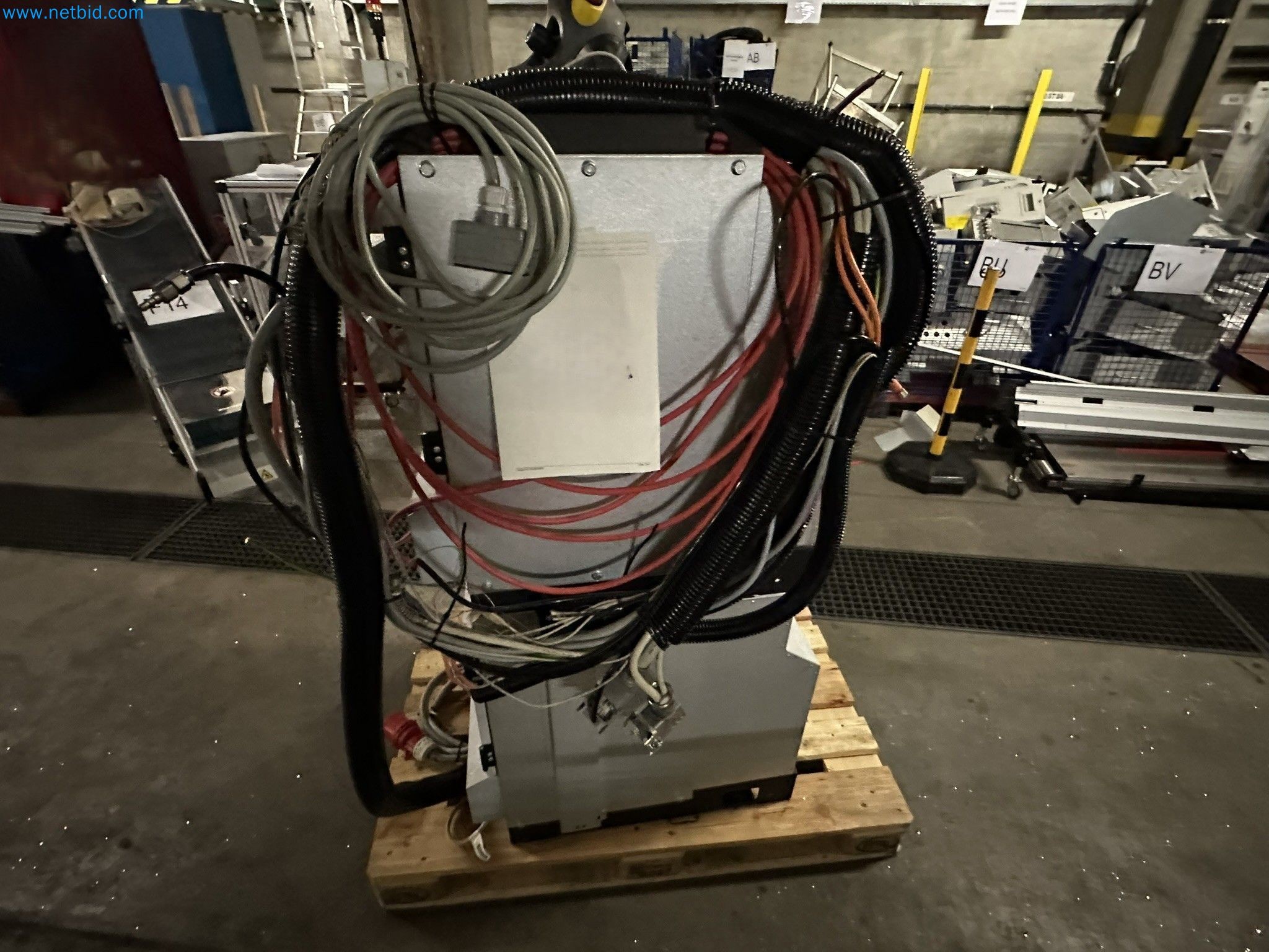 Well-maintained injection molding machines from Swiss production-9