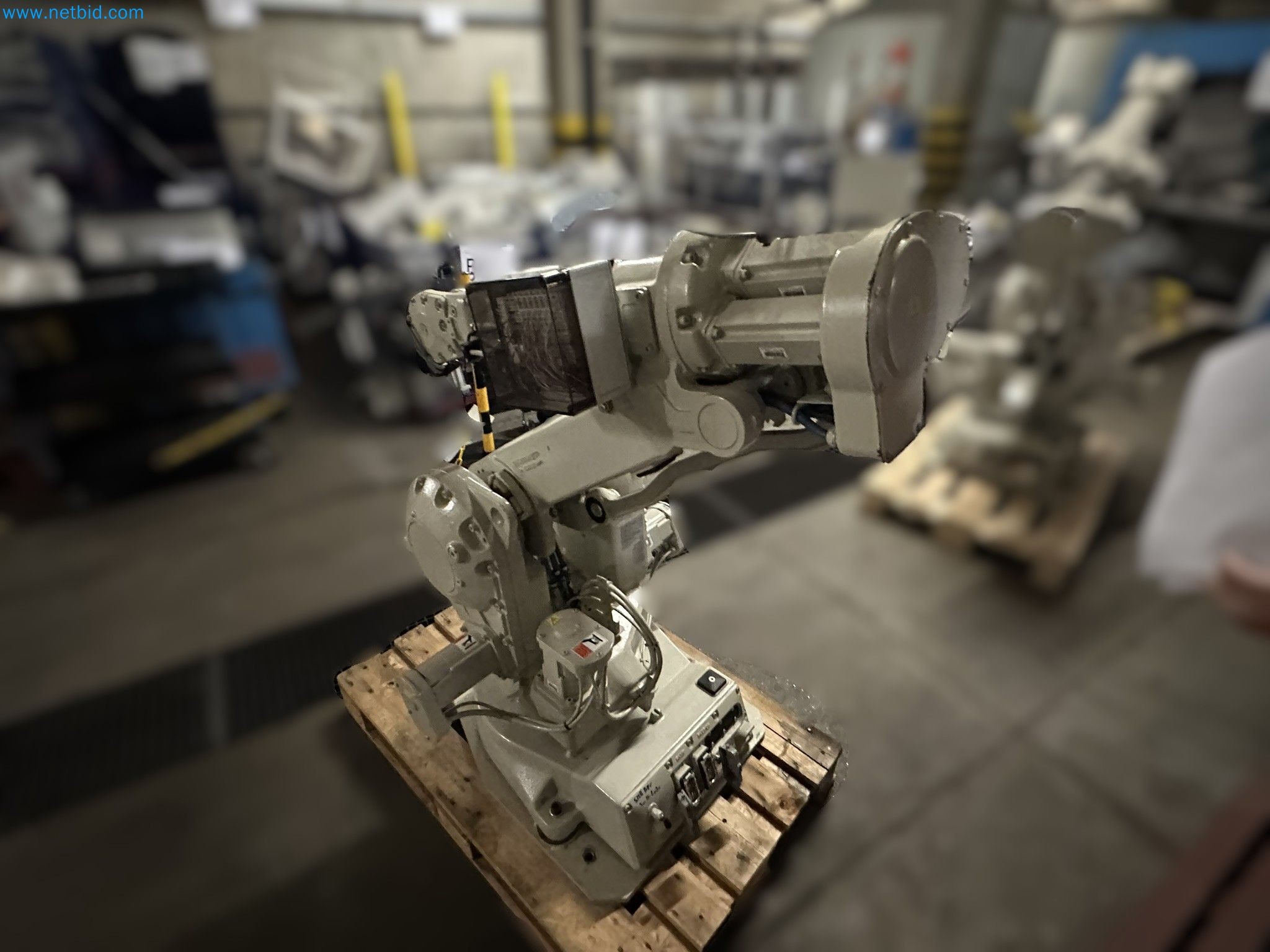 Well-maintained injection molding machines from Swiss production-2