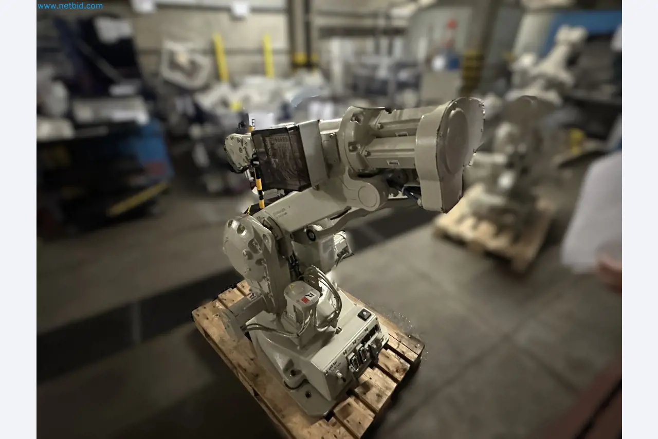 Well-maintained injection molding machines from Swiss production-2