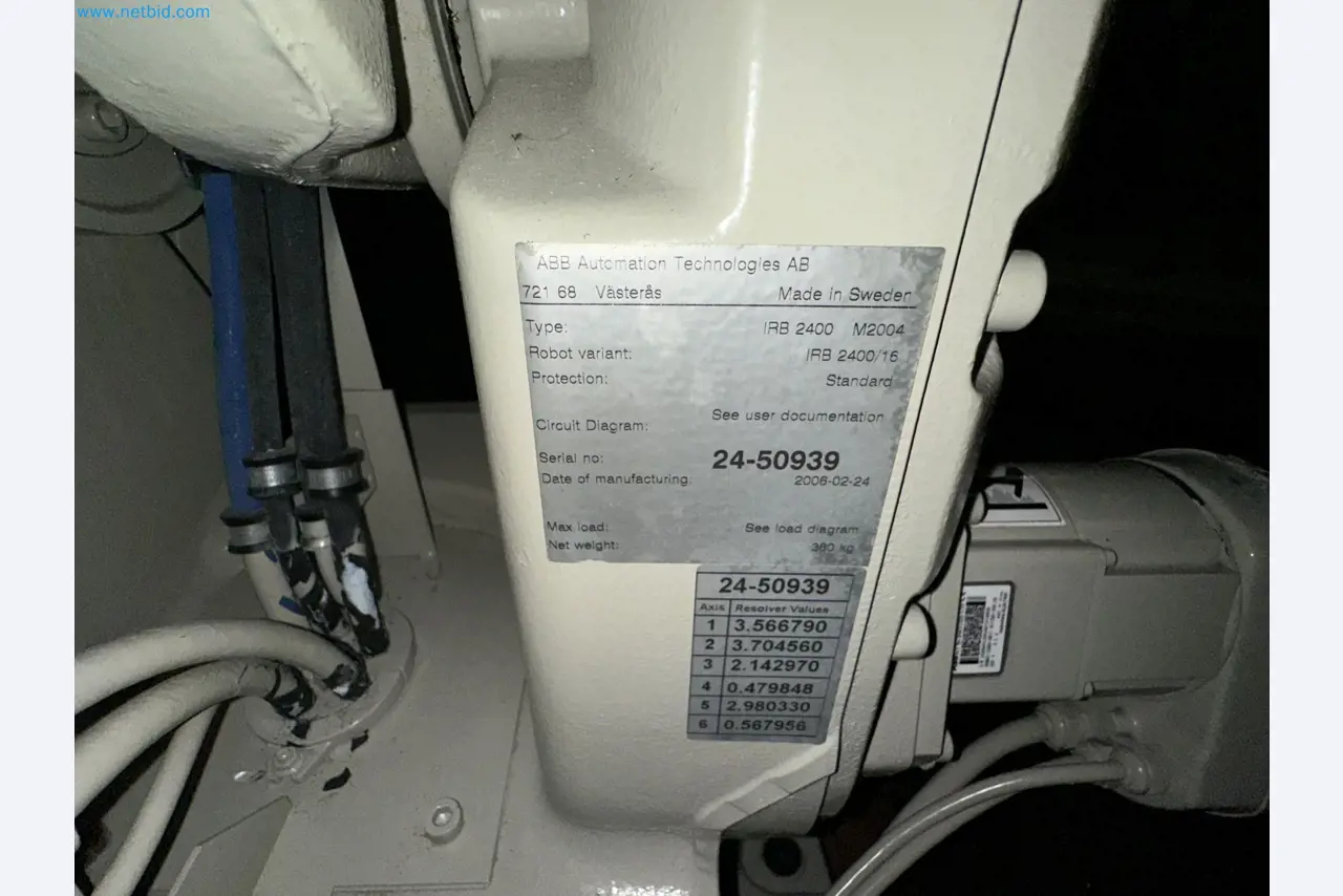 Well-maintained injection molding machines from Swiss production-3