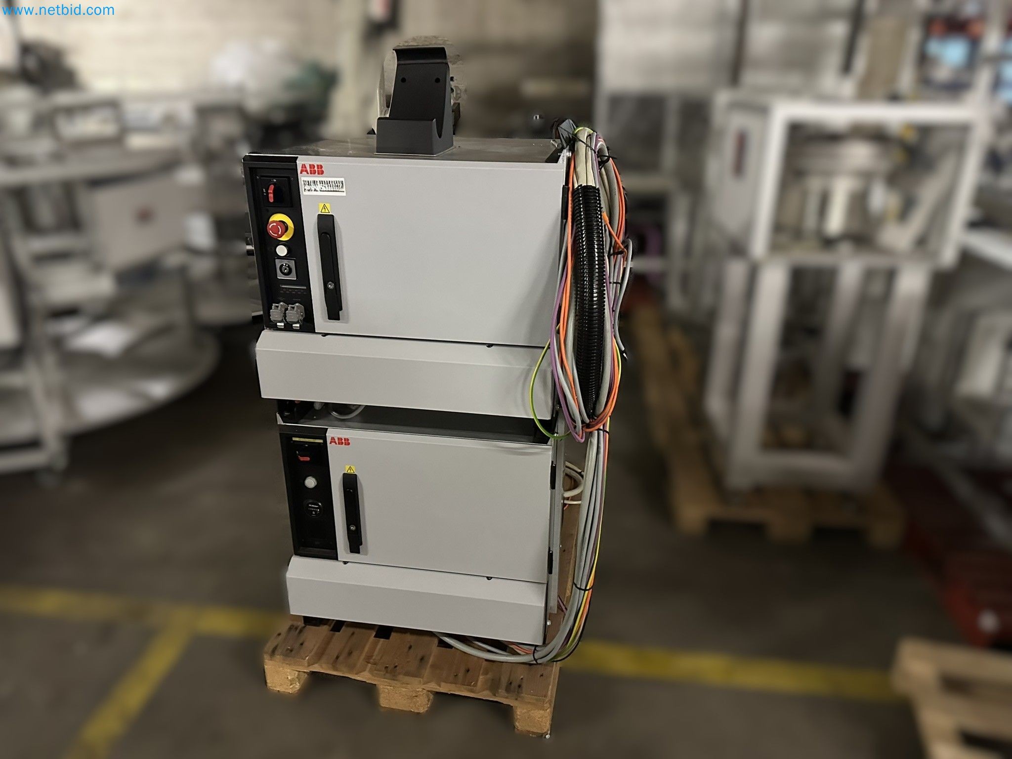 Well-maintained injection molding machines from Swiss production-4